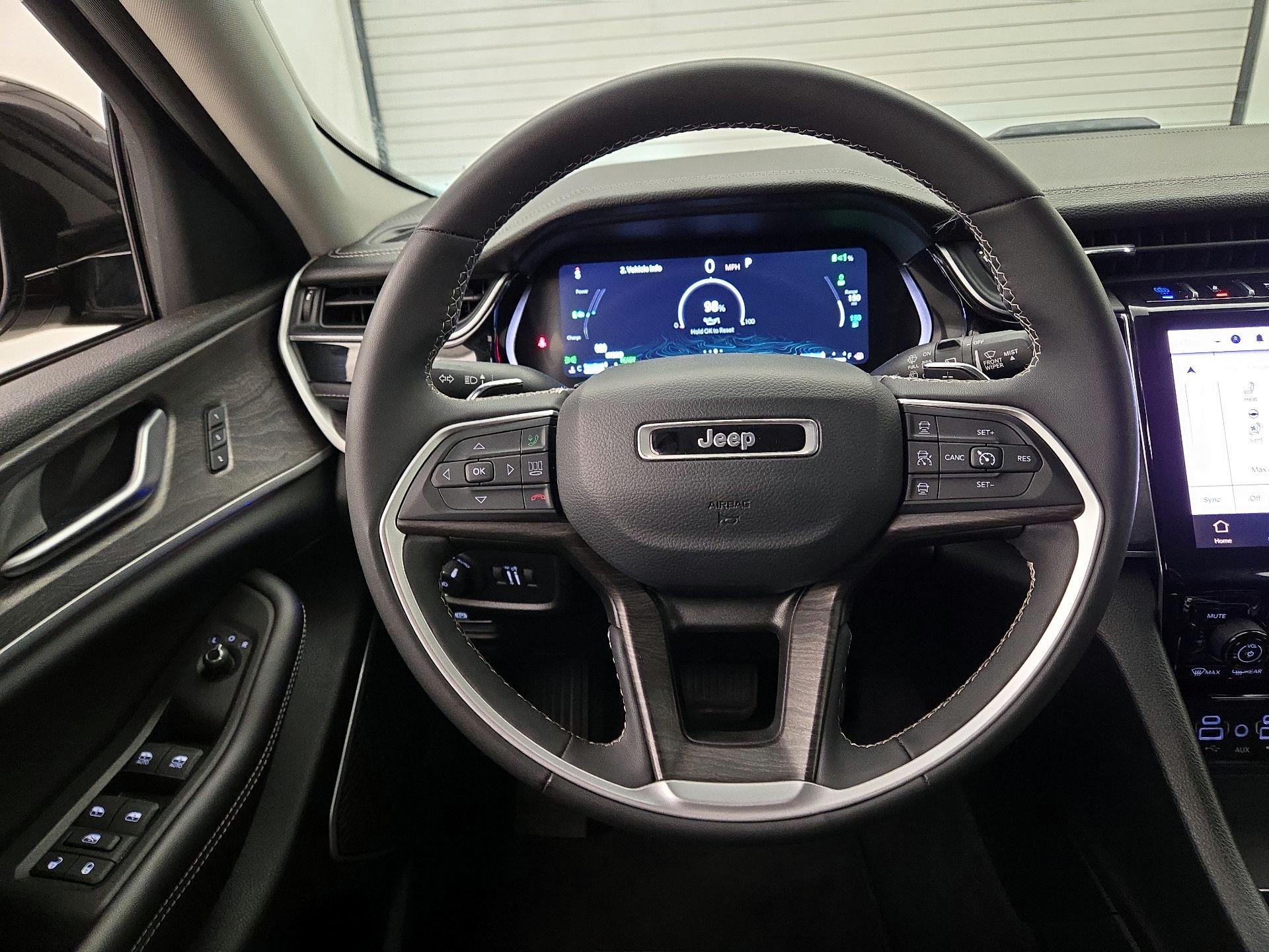Thumbnail: 2023 Jeep Grand Cherokee - 10