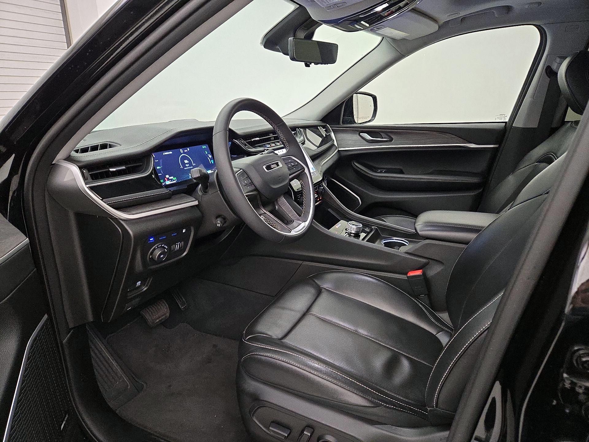 Thumbnail: 2023 Jeep Grand Cherokee - 11