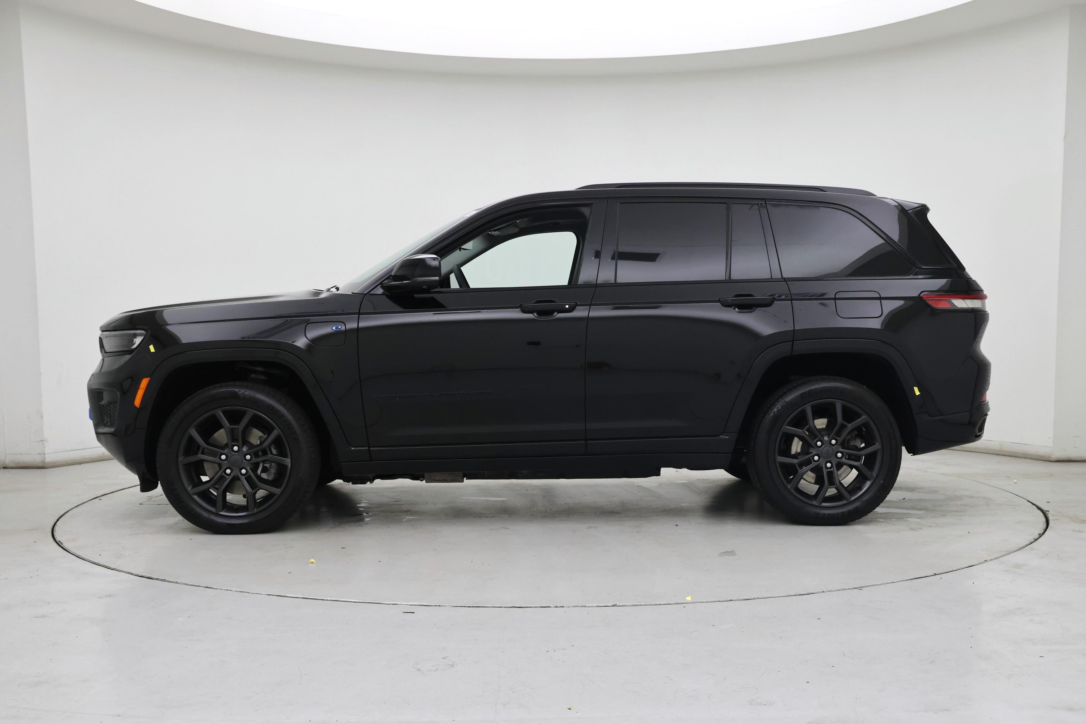 Thumbnail: 2023 Jeep Grand Cherokee - 3
