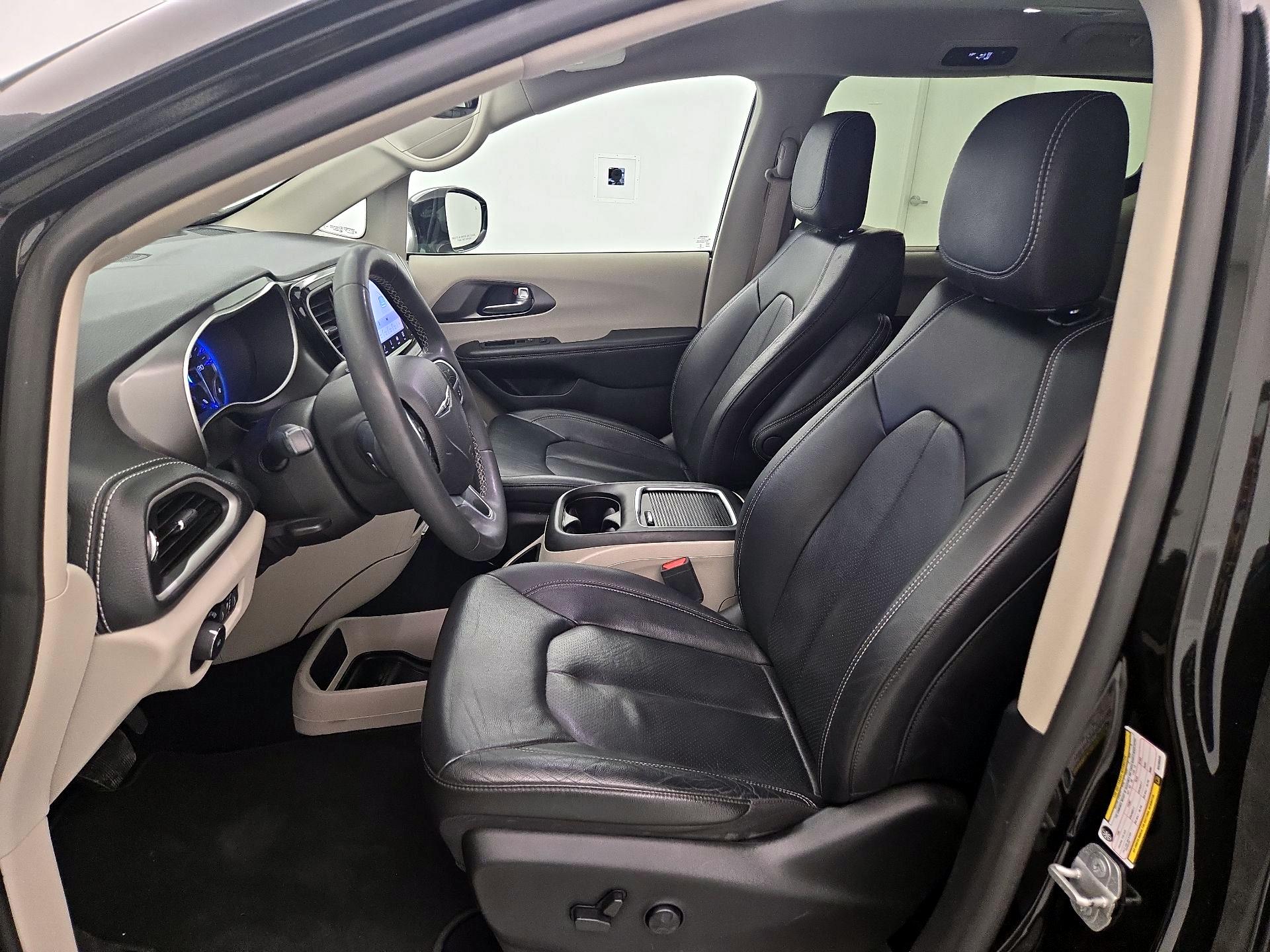 Thumbnail: 2022 Chrysler Pacifica - 11