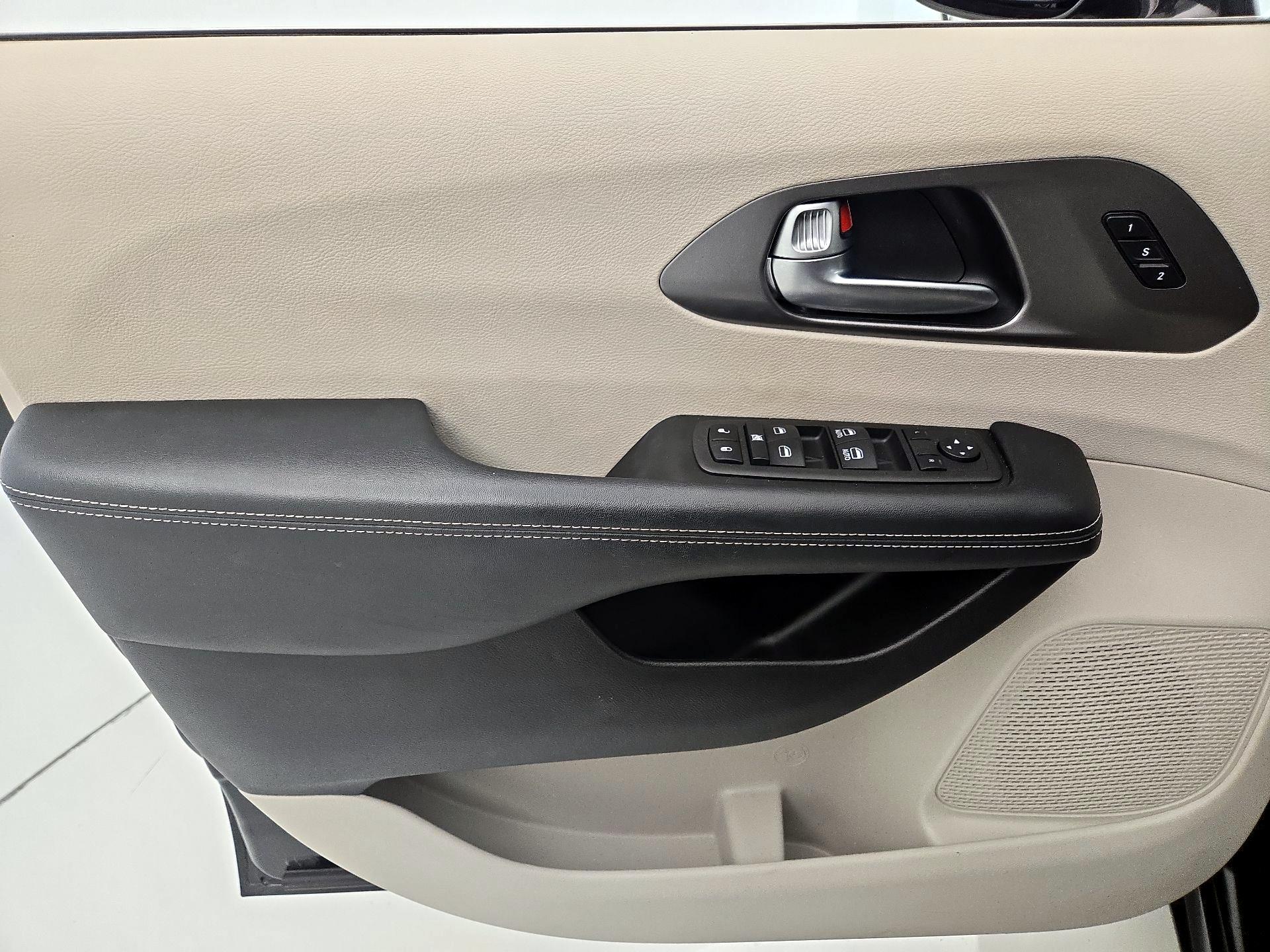 Thumbnail: 2022 Chrysler Pacifica - 12