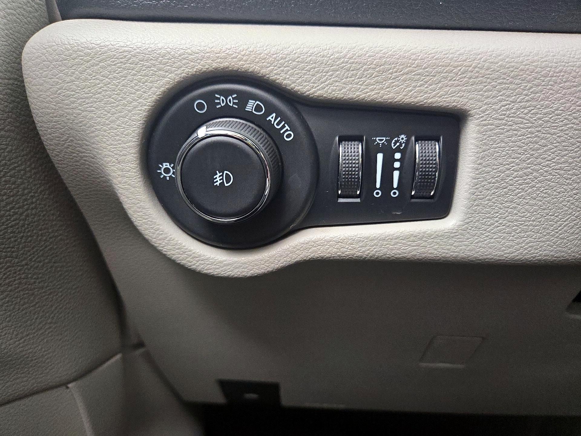 Thumbnail: 2022 Chrysler Pacifica - 13