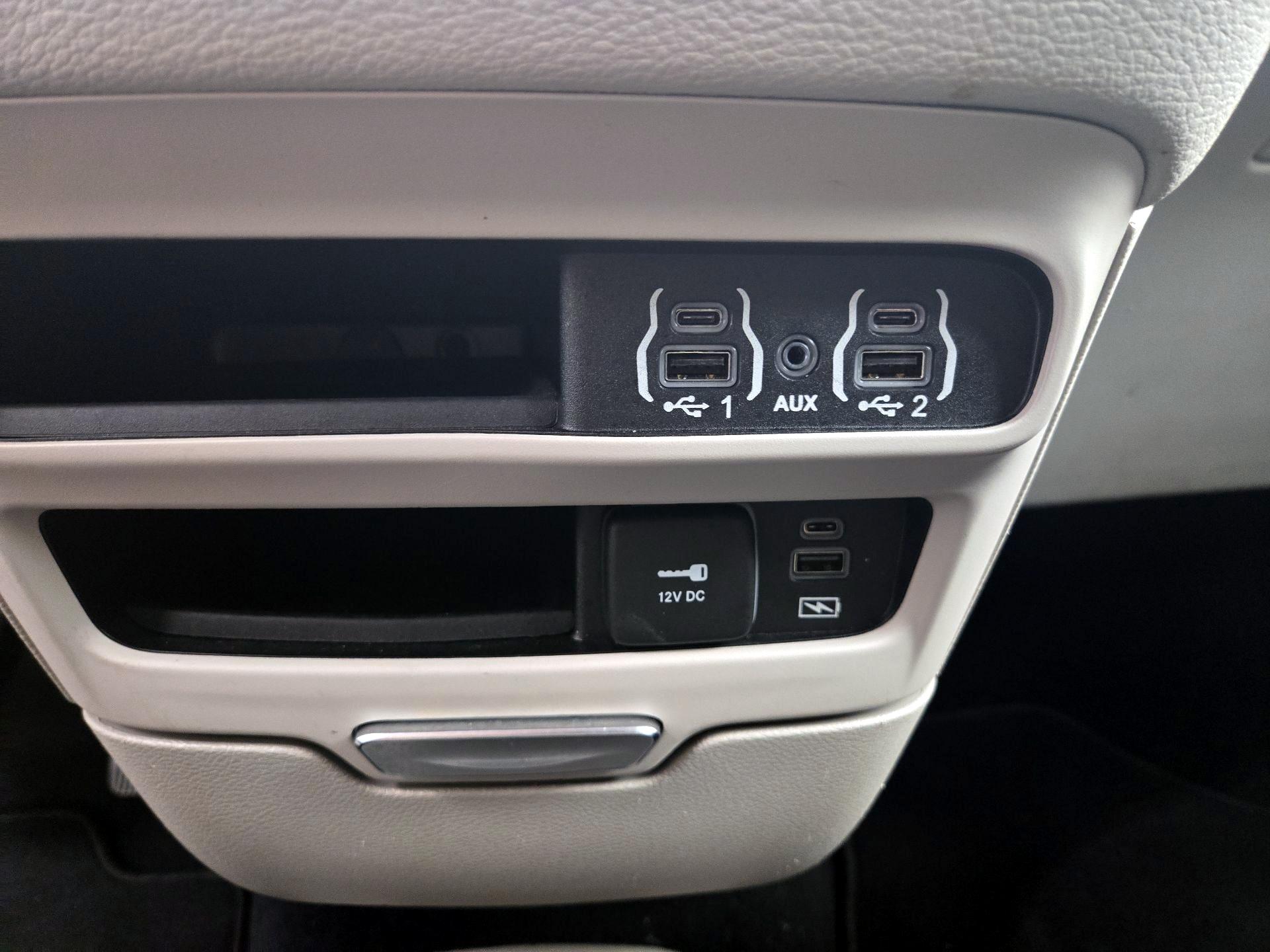 Thumbnail: 2022 Chrysler Pacifica - 18