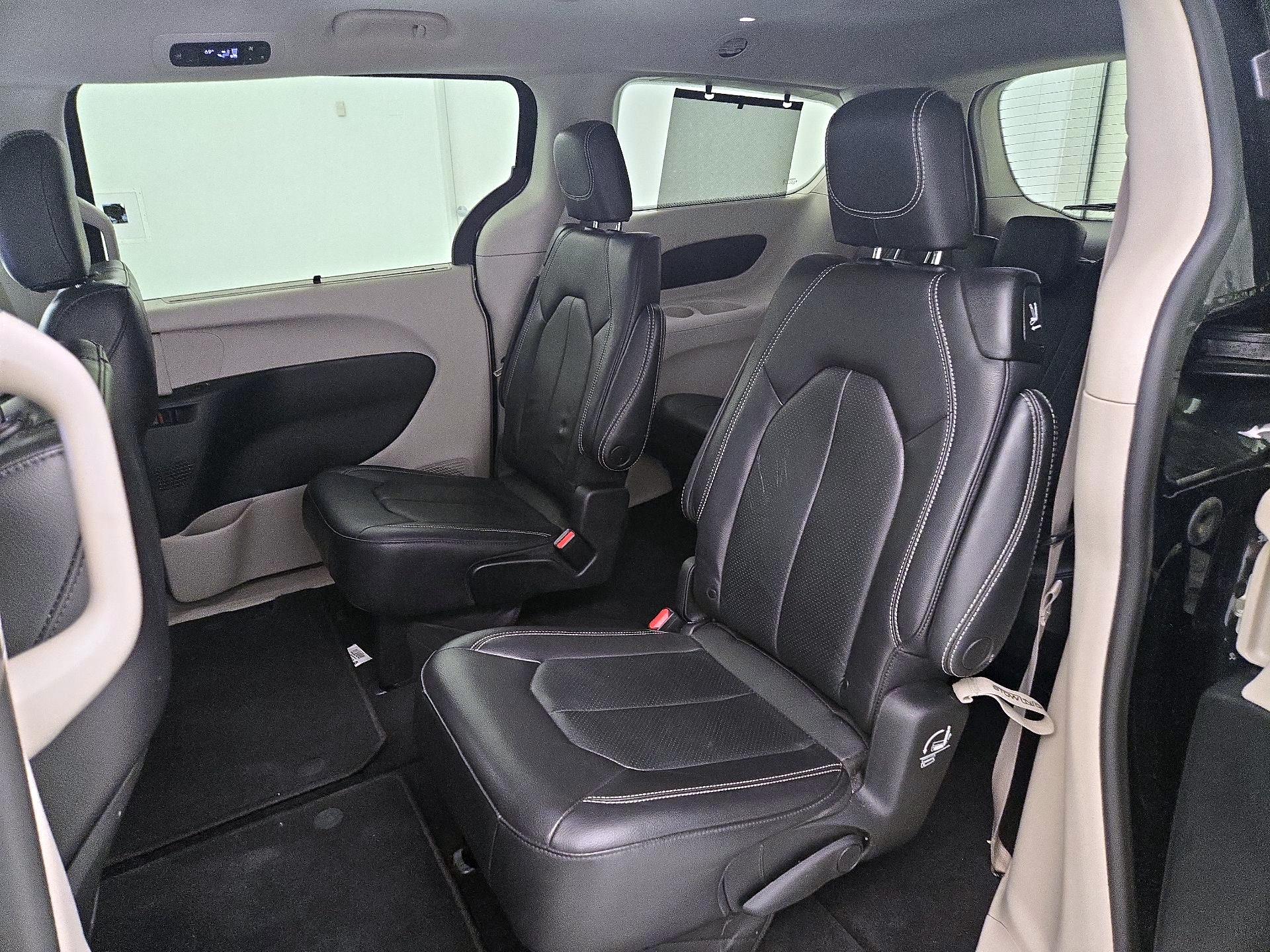 Thumbnail: 2022 Chrysler Pacifica - 19