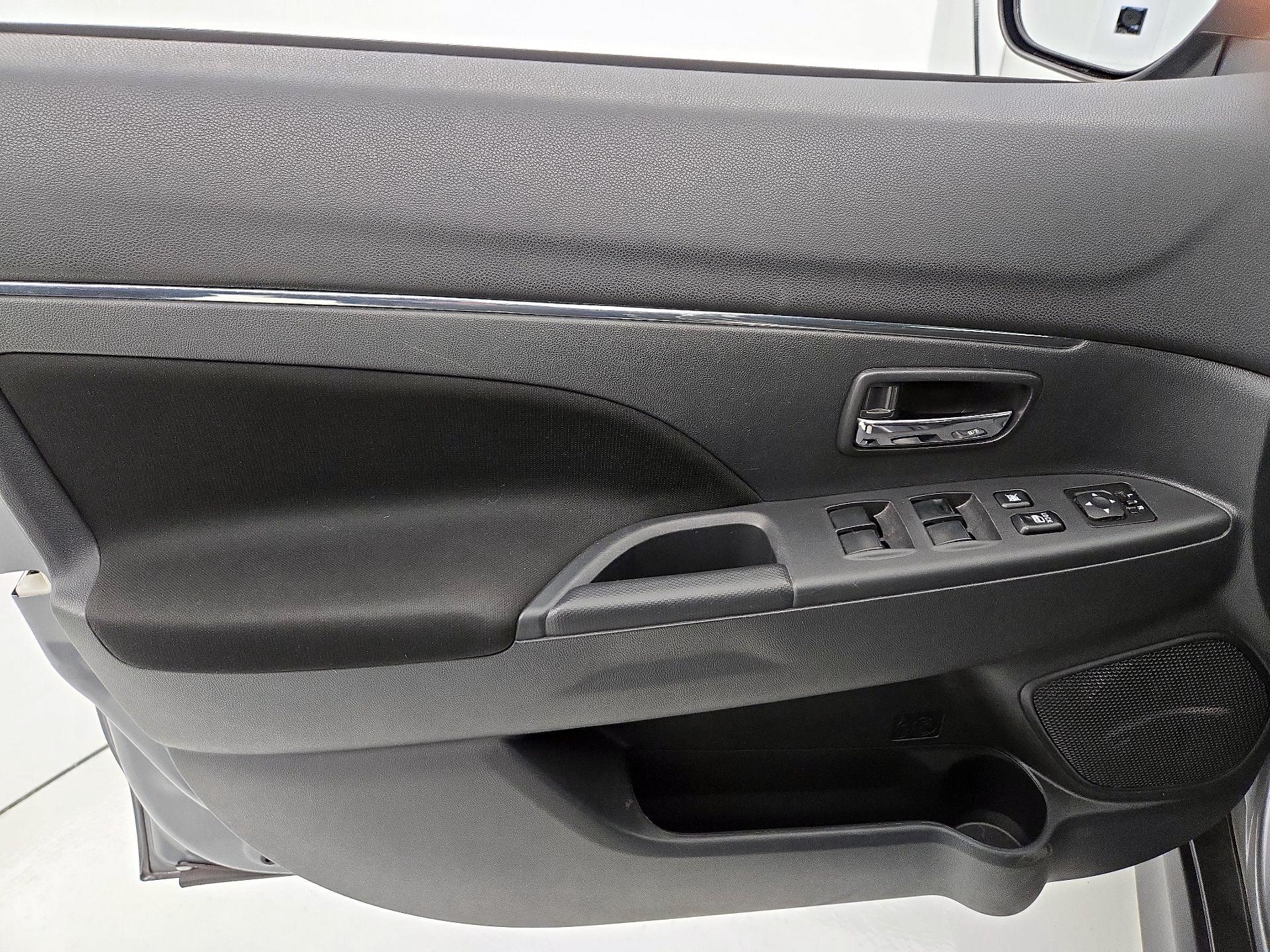 Thumbnail: 2021 Mitsubishi Outlander Sport - 12