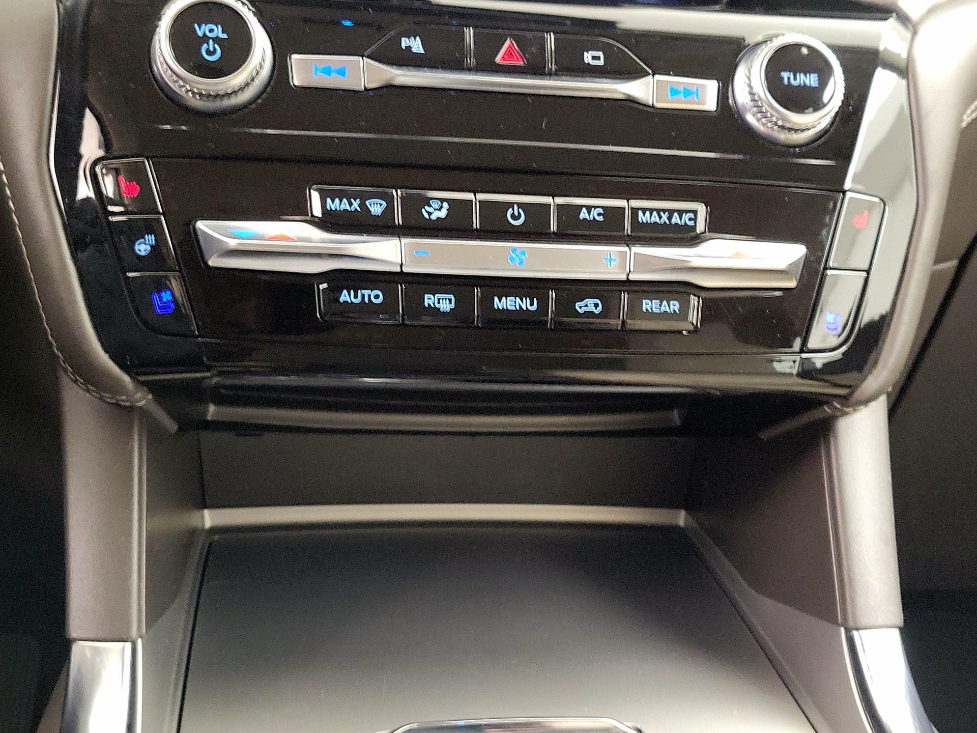 Thumbnail: 2022 Ford Explorer - 17