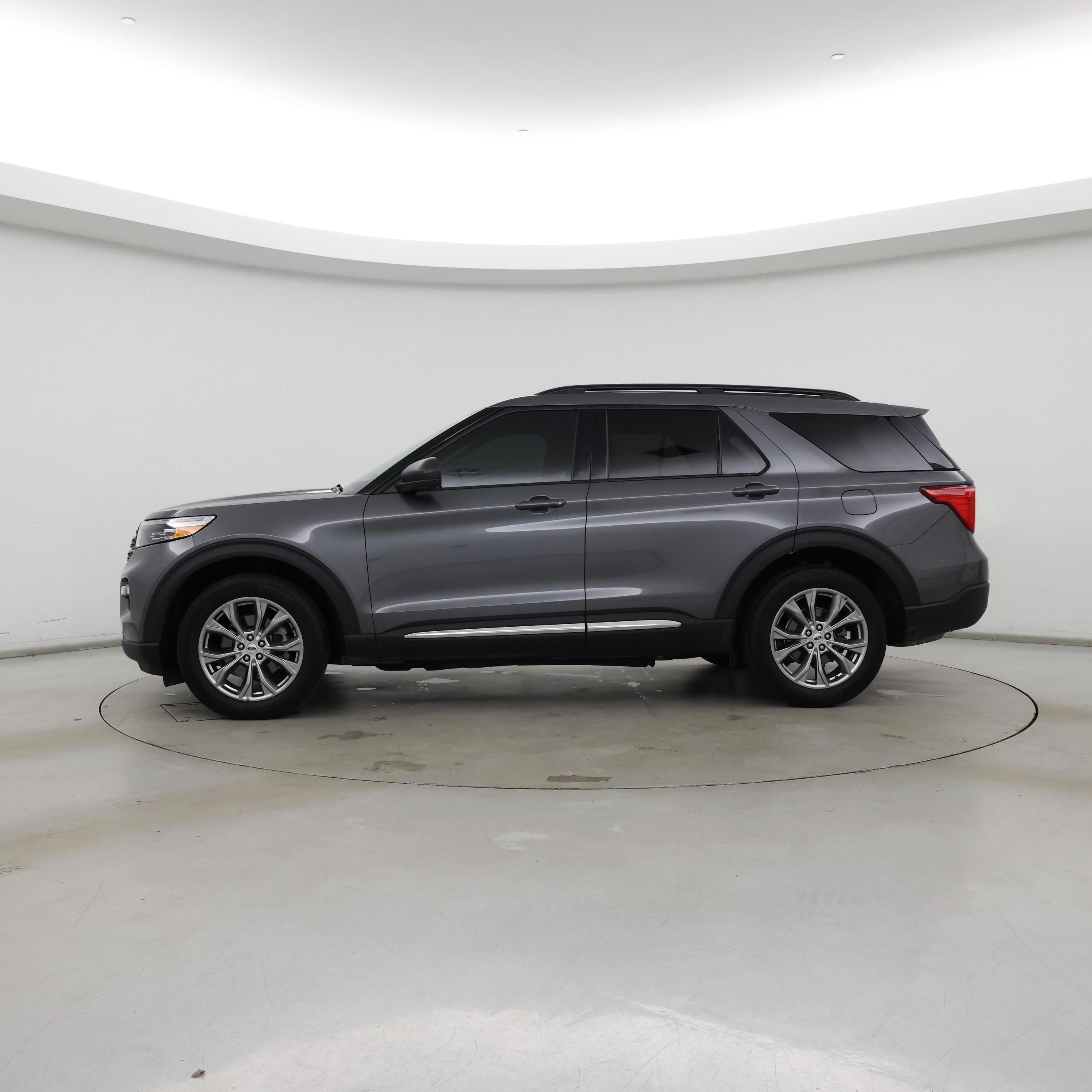 Thumbnail: 2022 Ford Explorer - 3