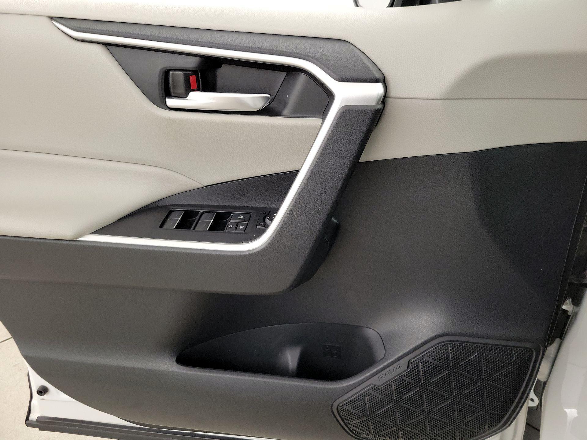 Thumbnail: 2022 Toyota RAV4 - 12