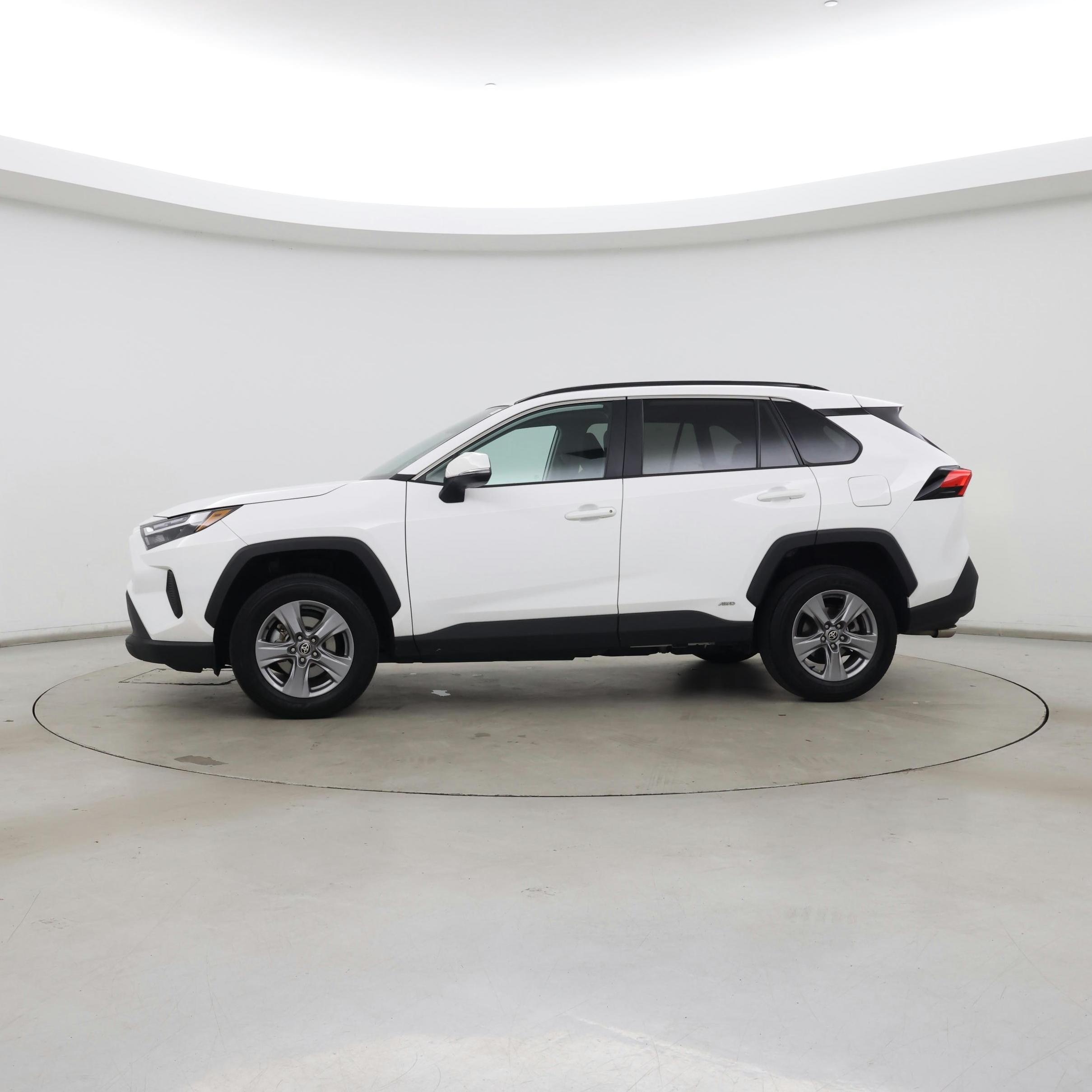 Thumbnail: 2022 Toyota RAV4 - 3