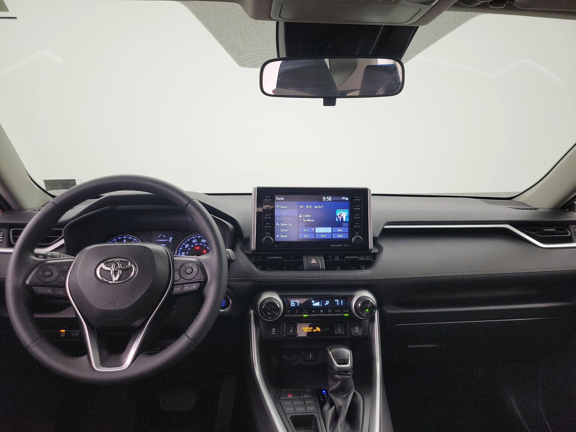 Thumbnail: 2020 Toyota RAV4 - 9