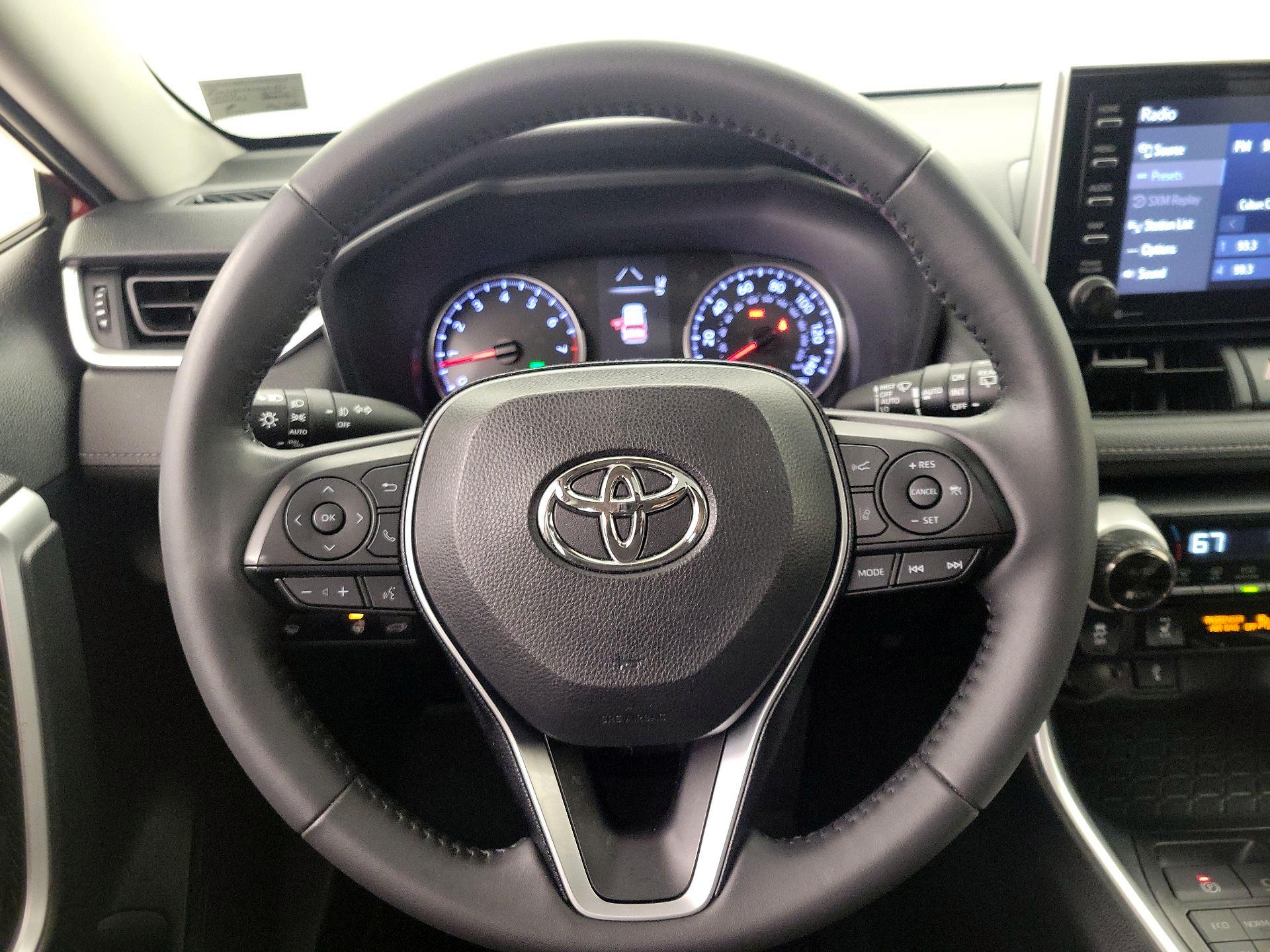 Thumbnail: 2020 Toyota RAV4 - 10