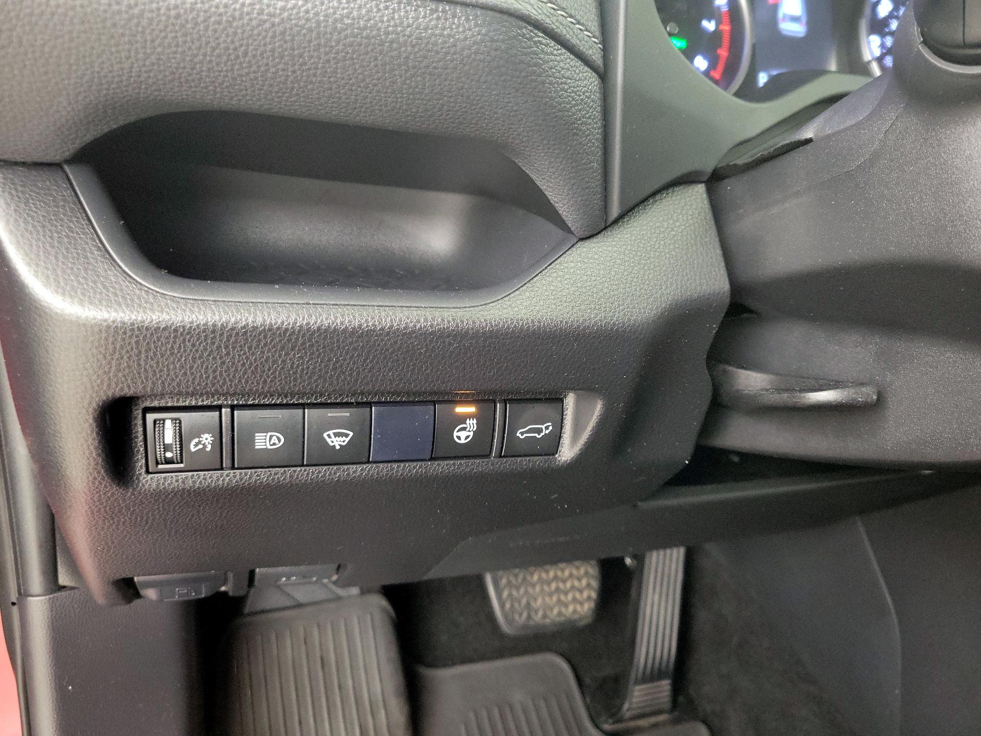 Thumbnail: 2020 Toyota RAV4 - 13