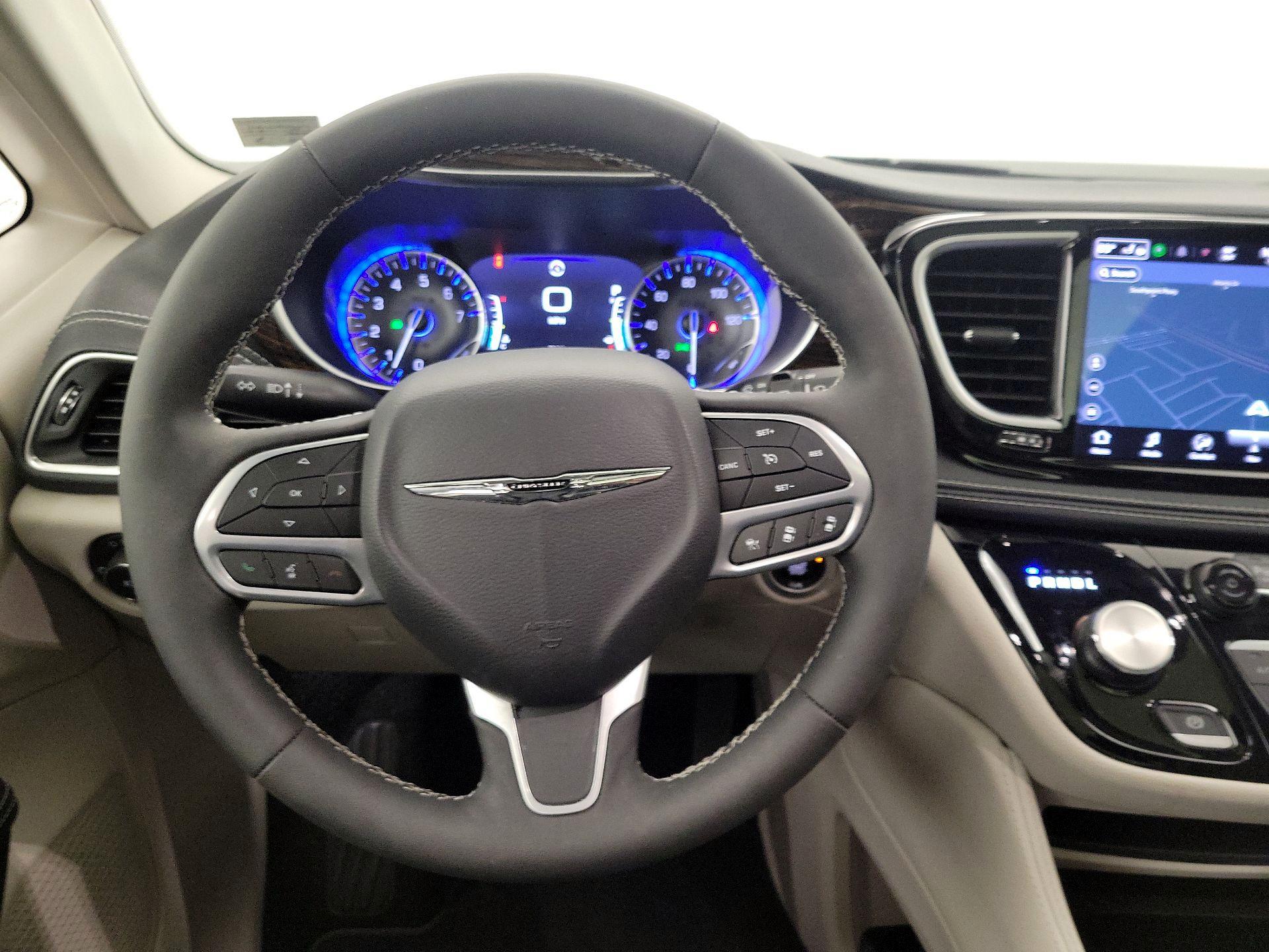 Thumbnail: 2023 Chrysler Pacifica - 10