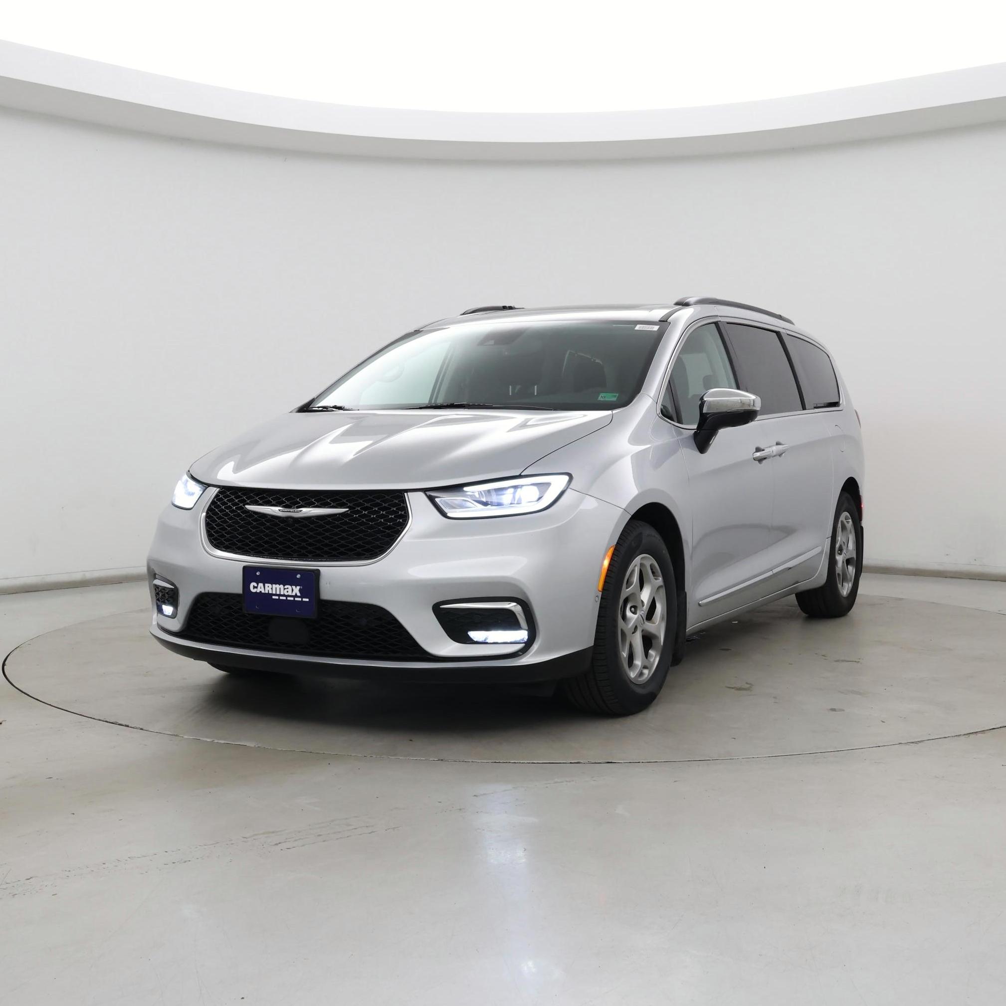 Thumbnail: 2023 Chrysler Pacifica - 4
