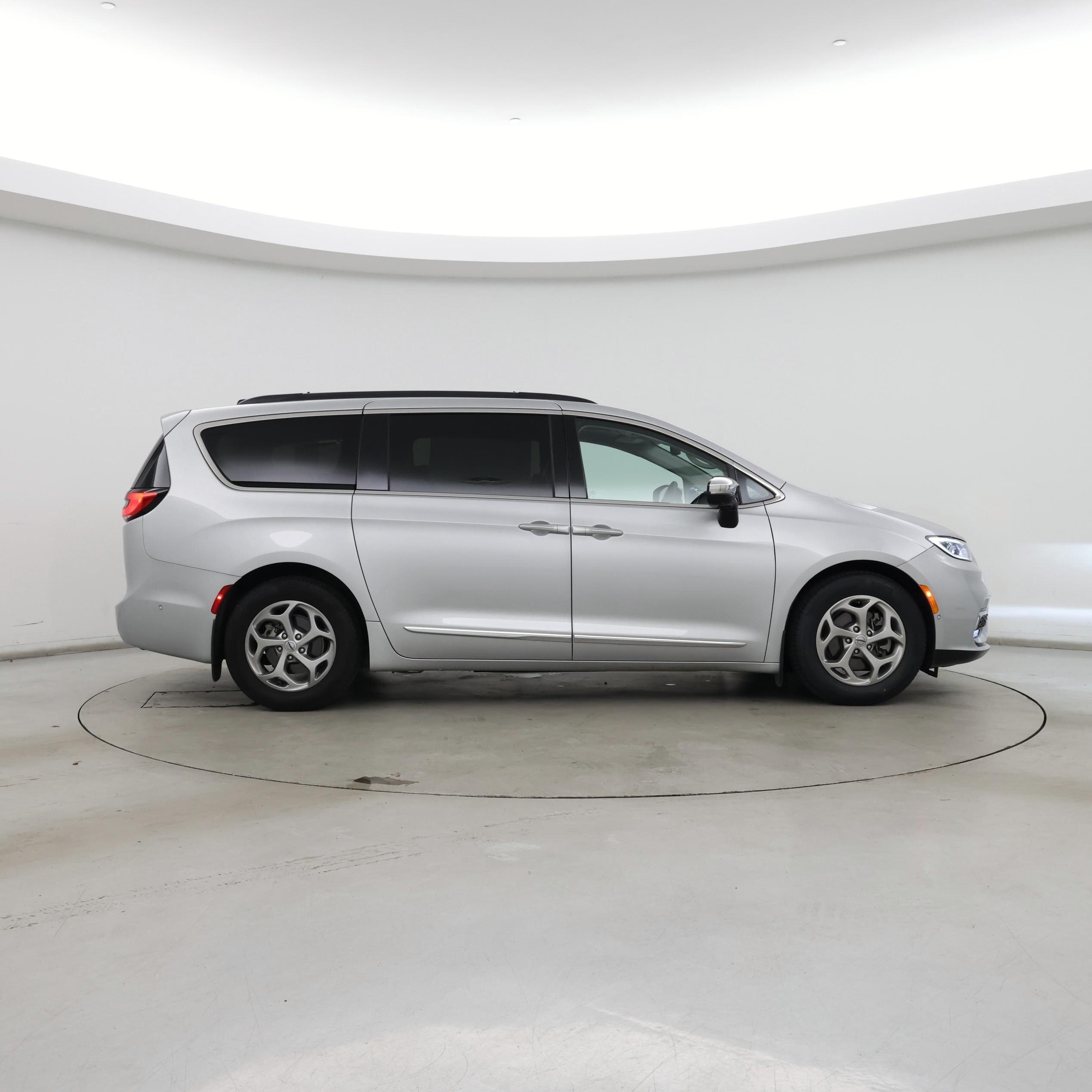 Thumbnail: 2023 Chrysler Pacifica - 7
