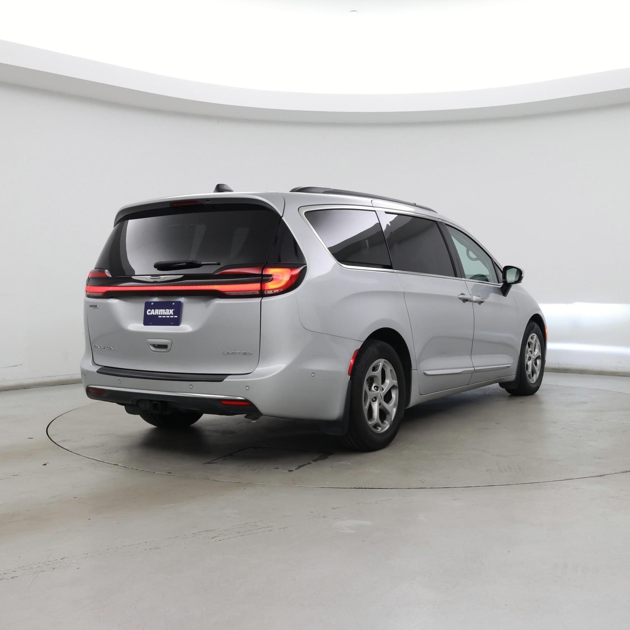 Thumbnail: 2023 Chrysler Pacifica - 8