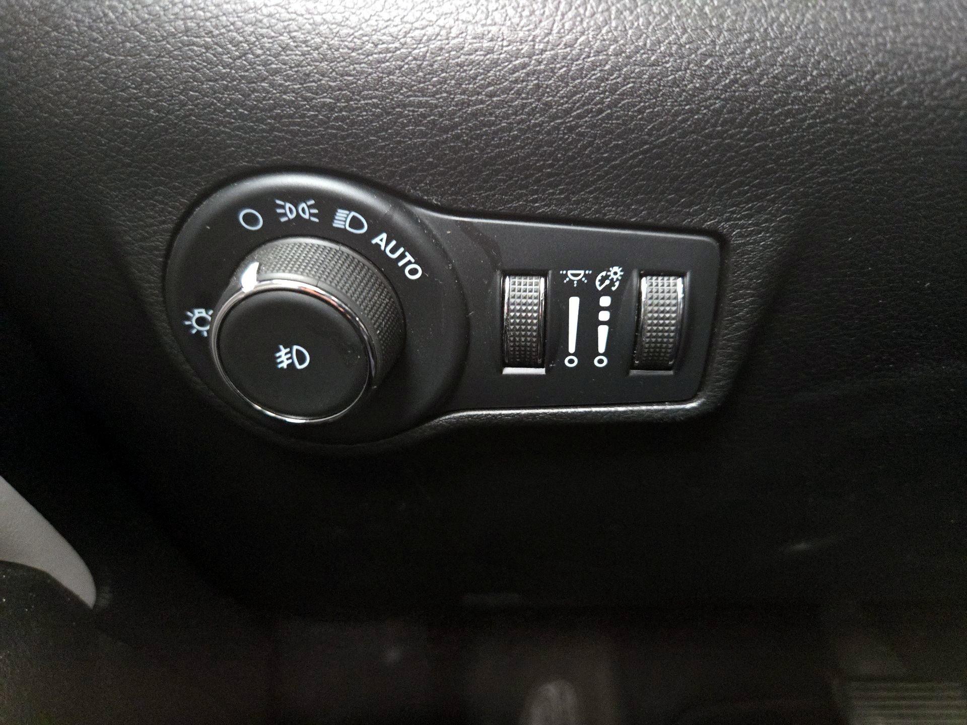 Thumbnail: 2022 Jeep Compass - 13