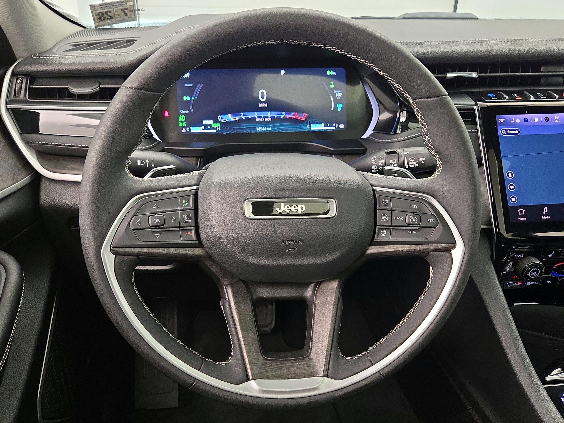 Thumbnail: 2023 Jeep Grand Cherokee - 10