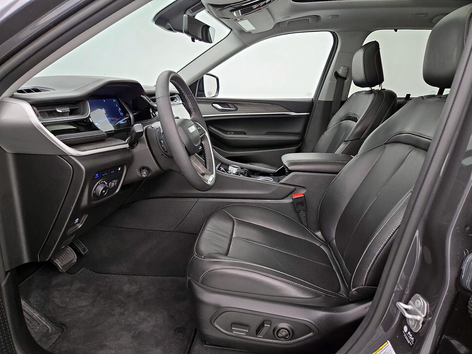 Thumbnail: 2023 Jeep Grand Cherokee - 11