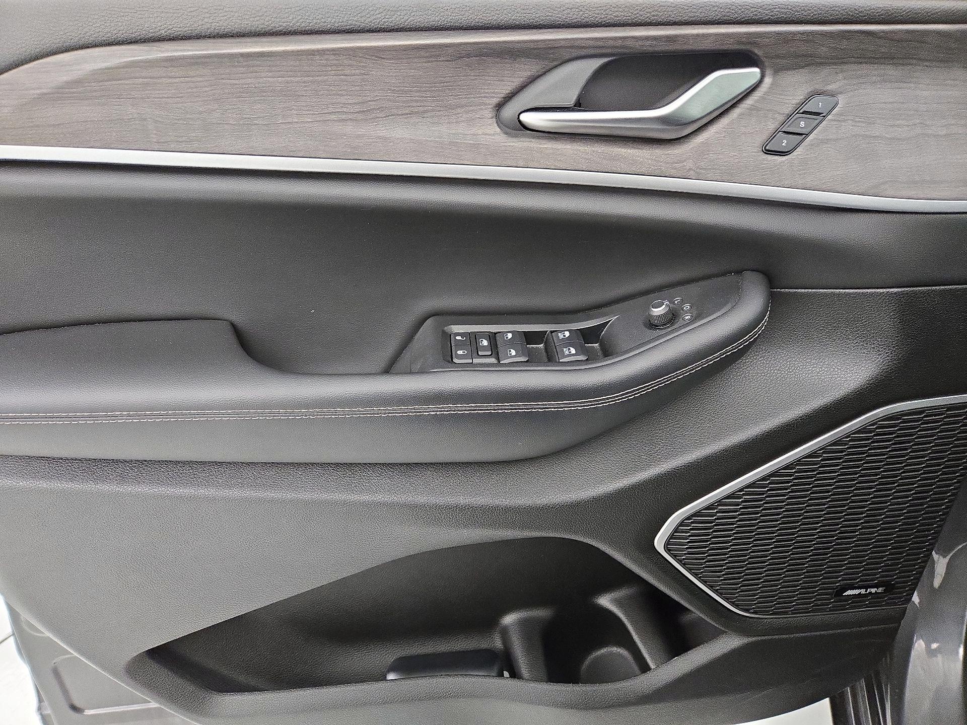 Thumbnail: 2023 Jeep Grand Cherokee - 12