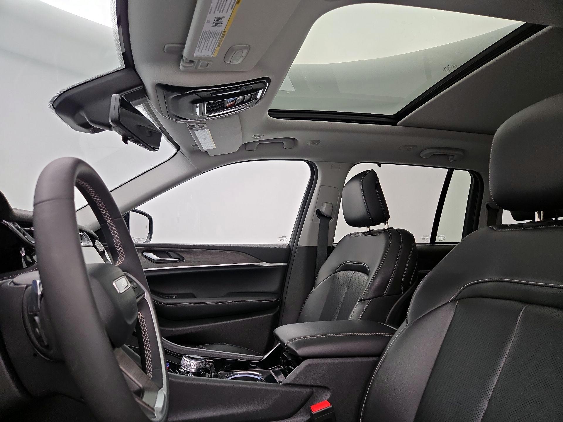 Thumbnail: 2023 Jeep Grand Cherokee - 20