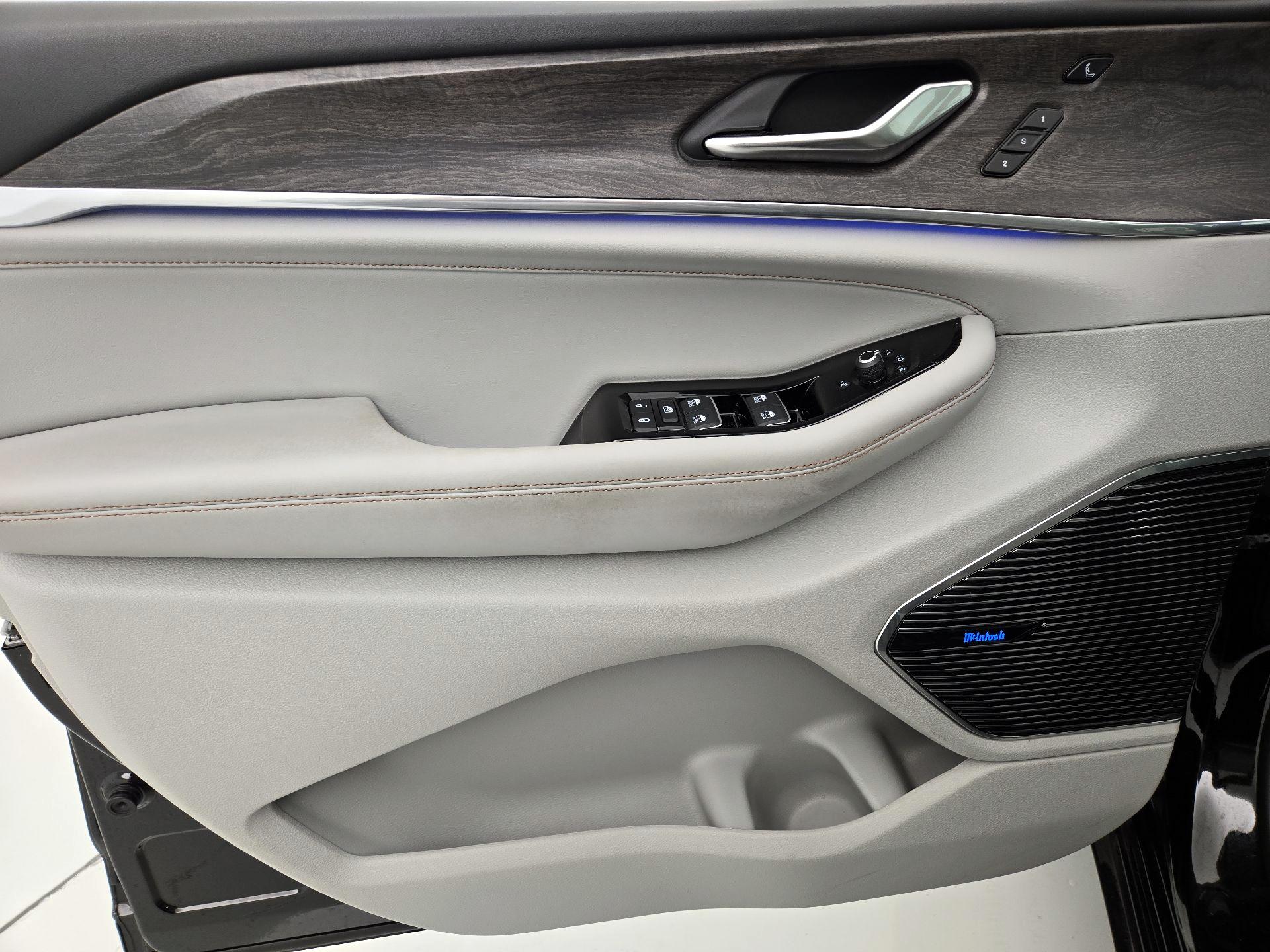 Thumbnail: 2022 Jeep Grand Cherokee - 12