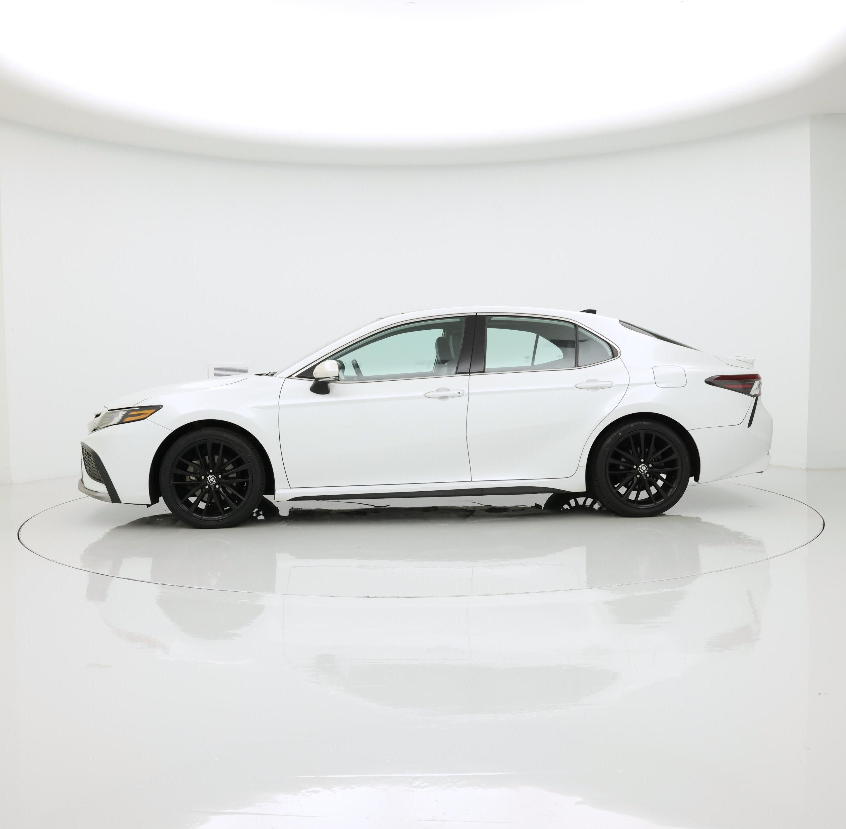 Thumbnail: 2022 Toyota Camry - 3