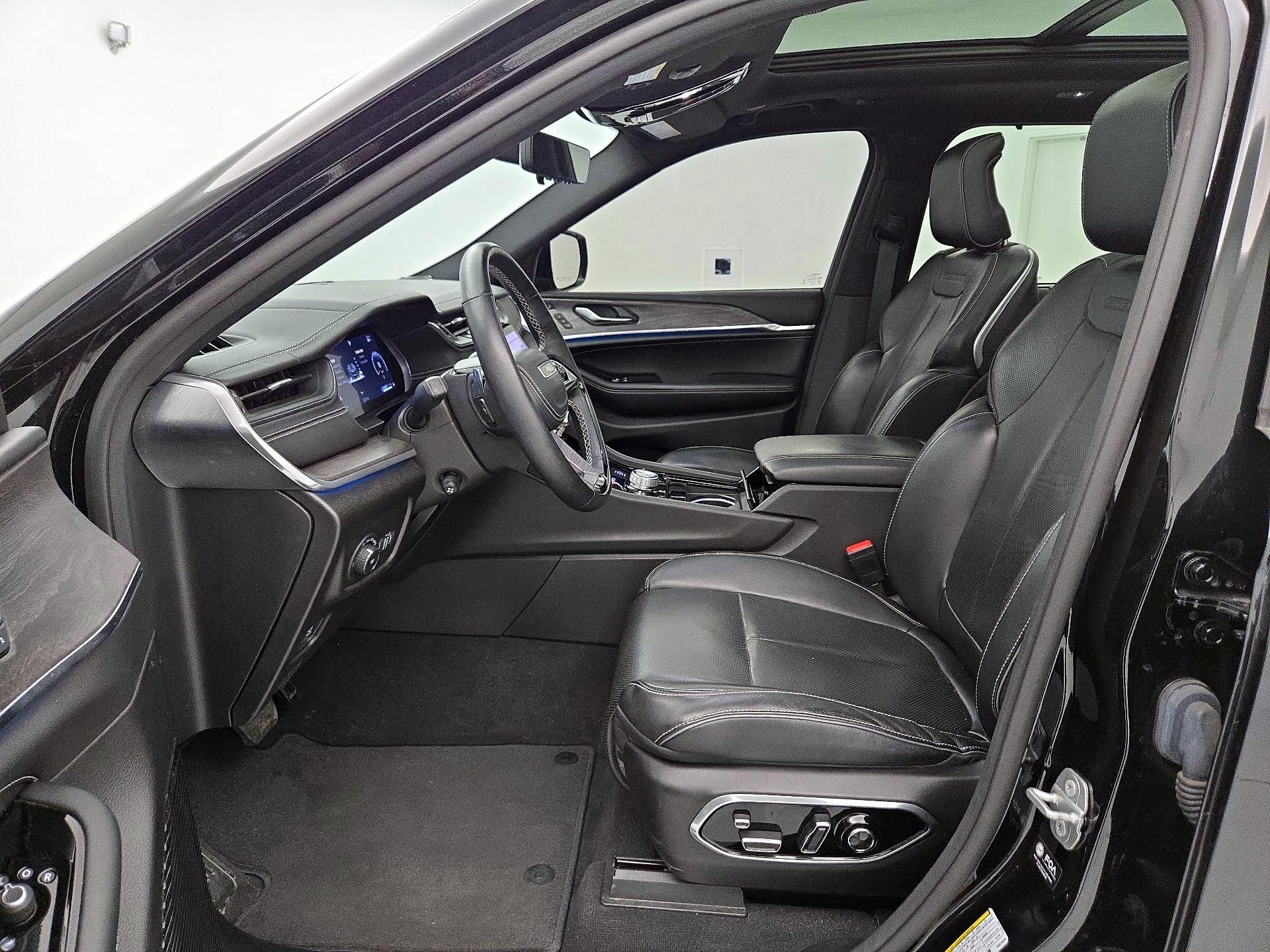 Thumbnail: 2022 Jeep Grand Cherokee - 11