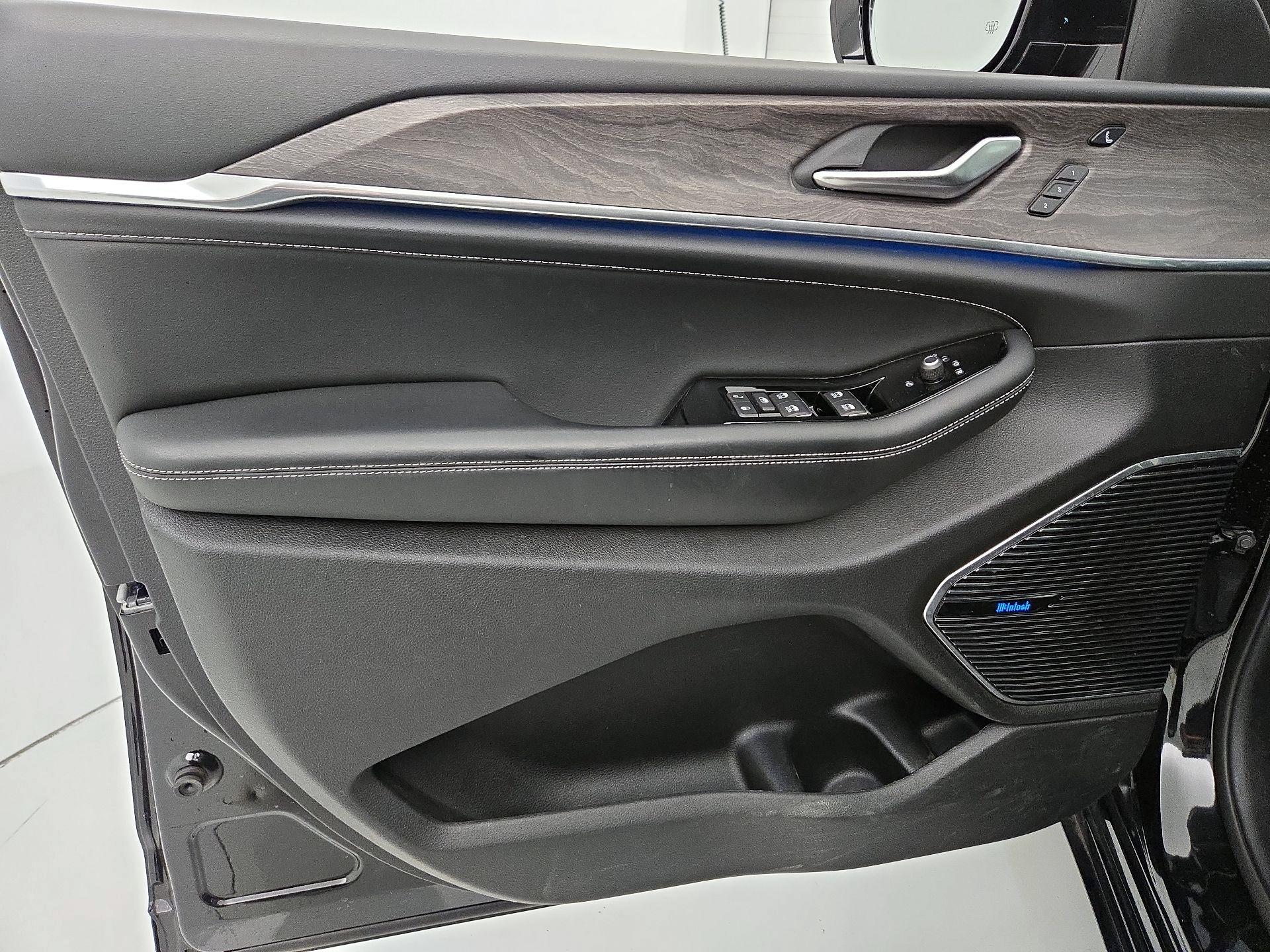 Thumbnail: 2022 Jeep Grand Cherokee - 12