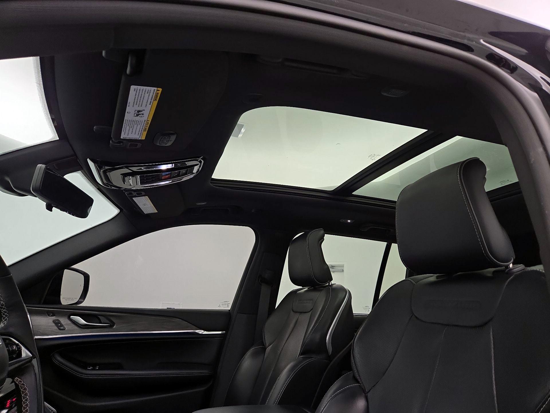 Thumbnail: 2022 Jeep Grand Cherokee - 20