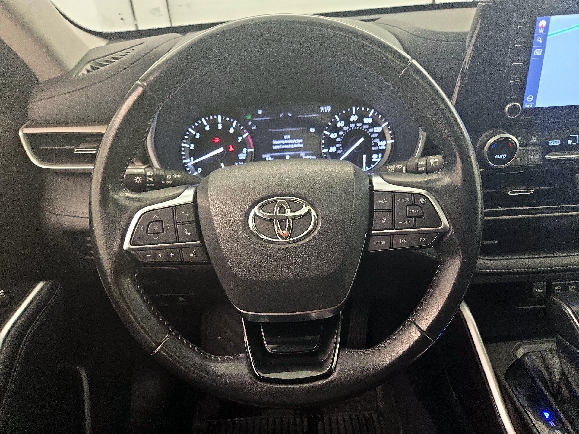 Thumbnail: 2021 Toyota Highlander - 10