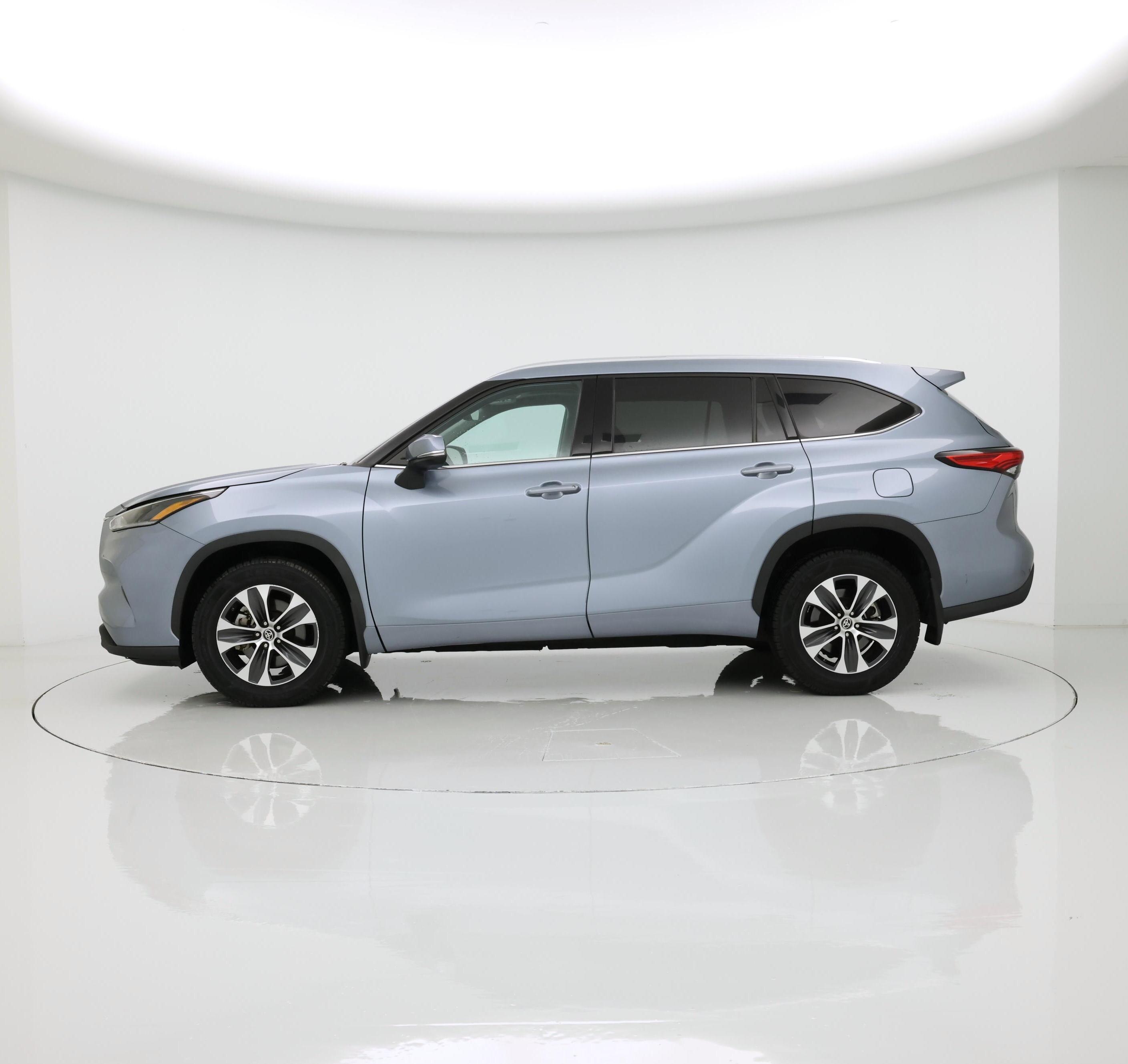 Thumbnail: 2021 Toyota Highlander - 3