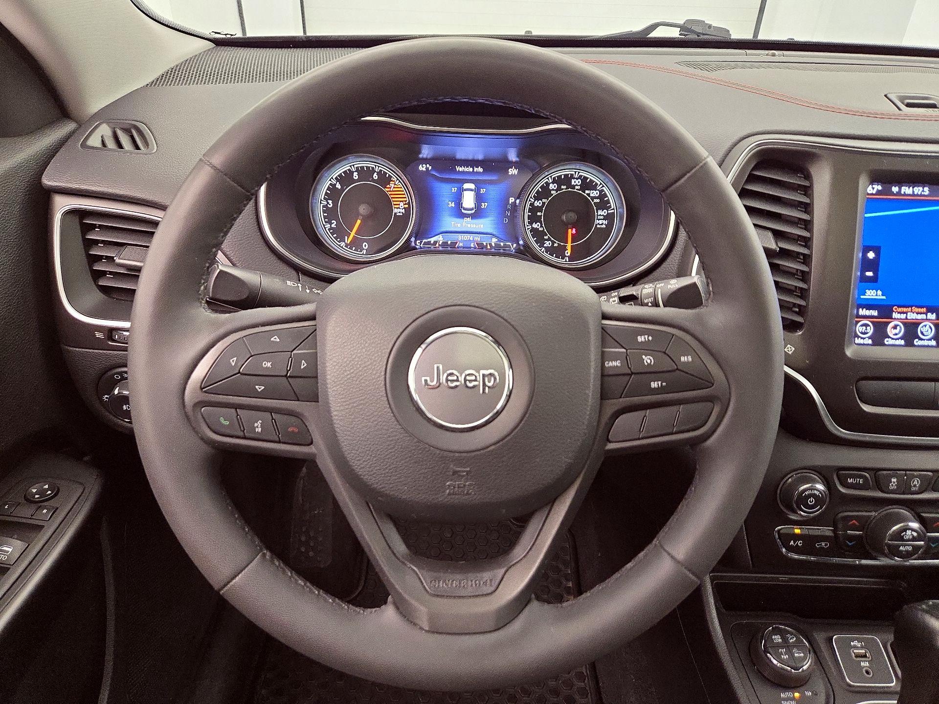 Thumbnail: 2022 Jeep Cherokee - 10