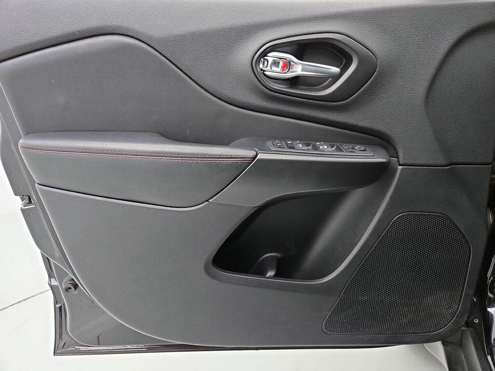 Thumbnail: 2022 Jeep Cherokee - 12