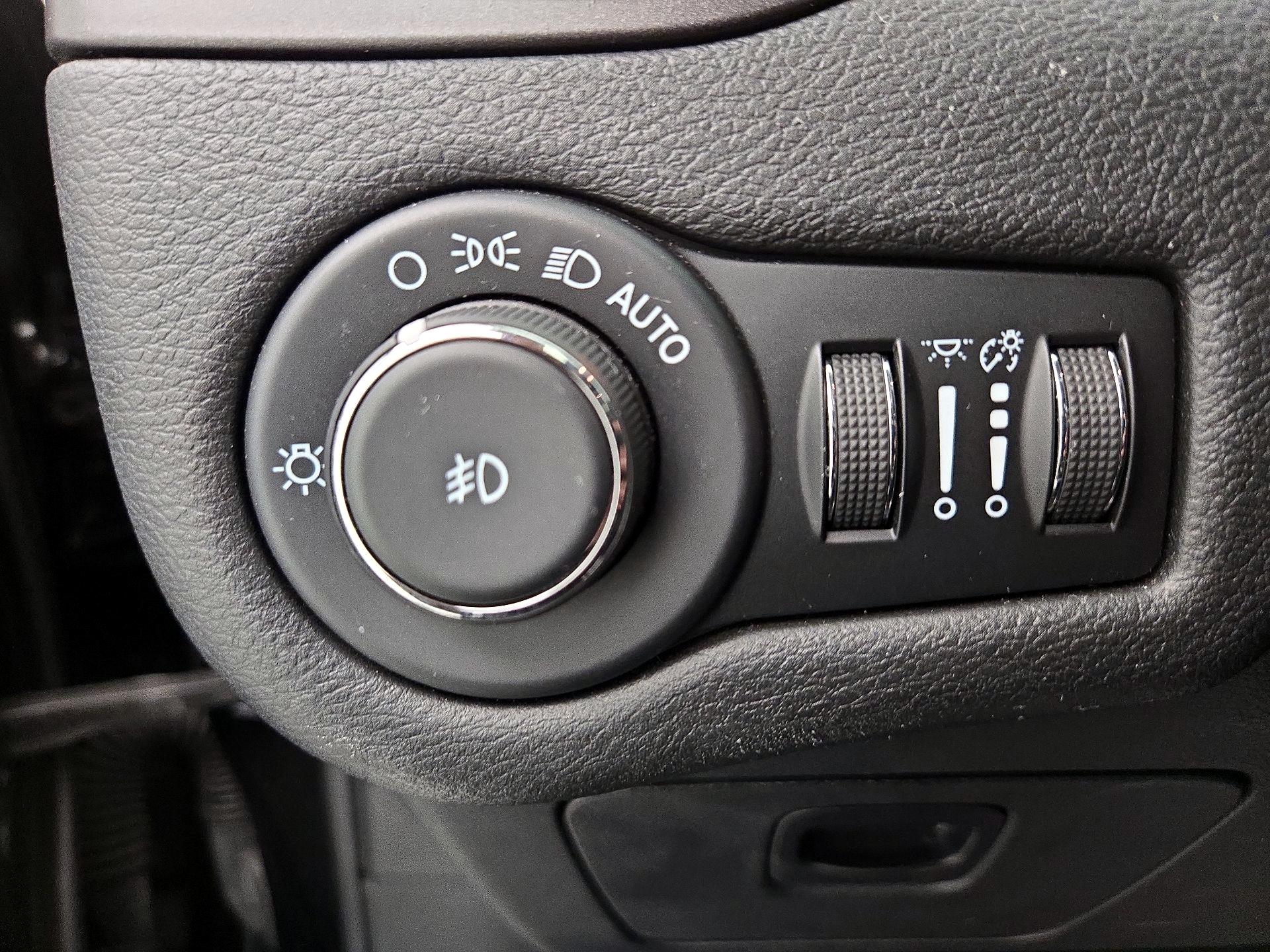 Thumbnail: 2022 Jeep Cherokee - 13