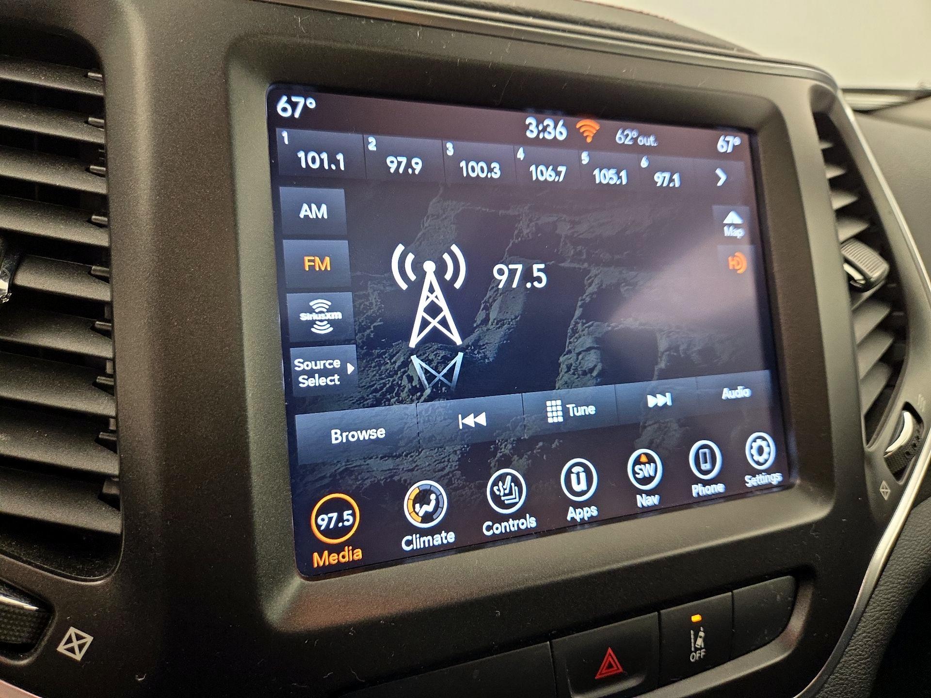 Thumbnail: 2022 Jeep Cherokee - 16