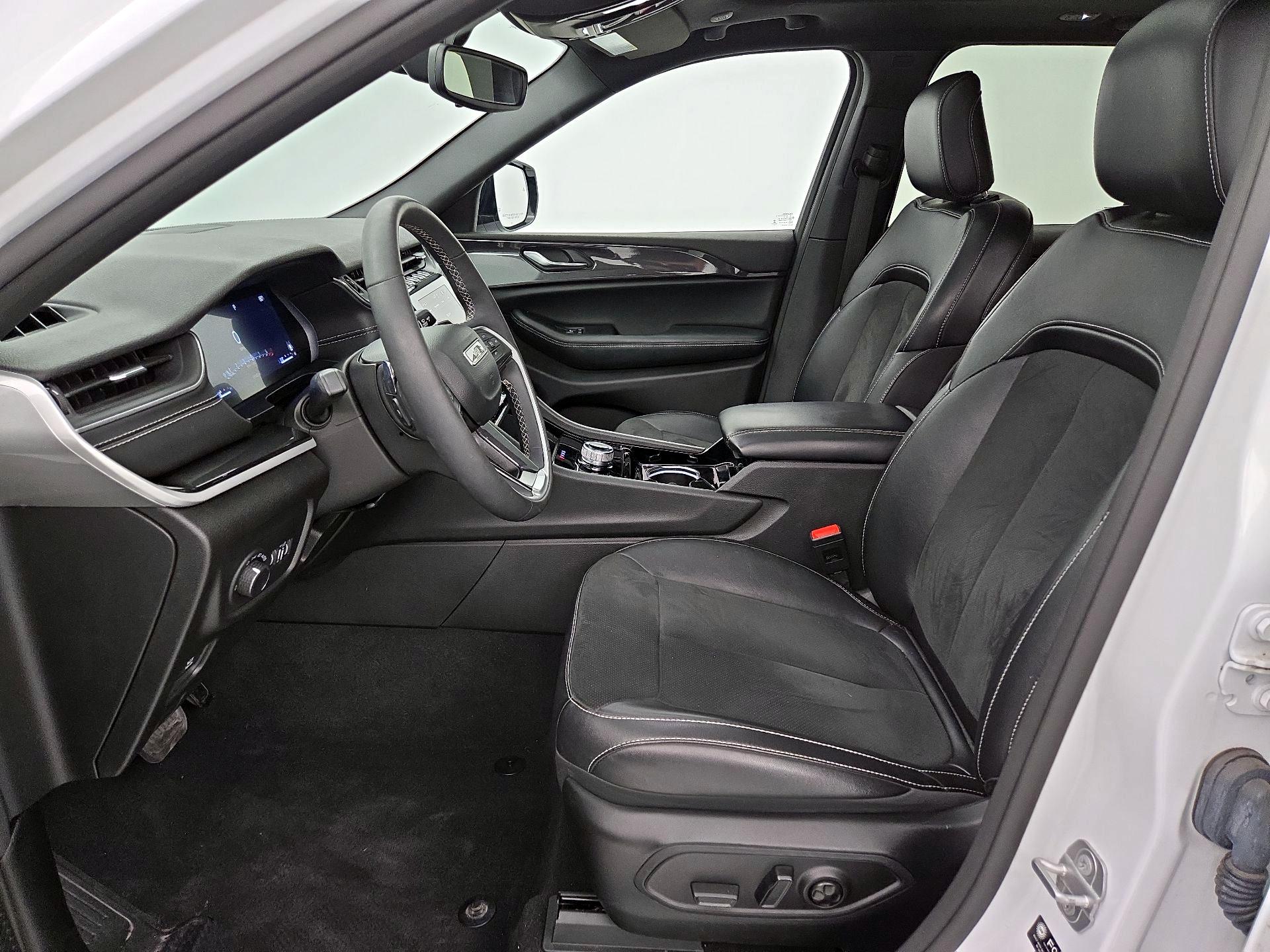 Thumbnail: 2023 Jeep Grand Cherokee - 11