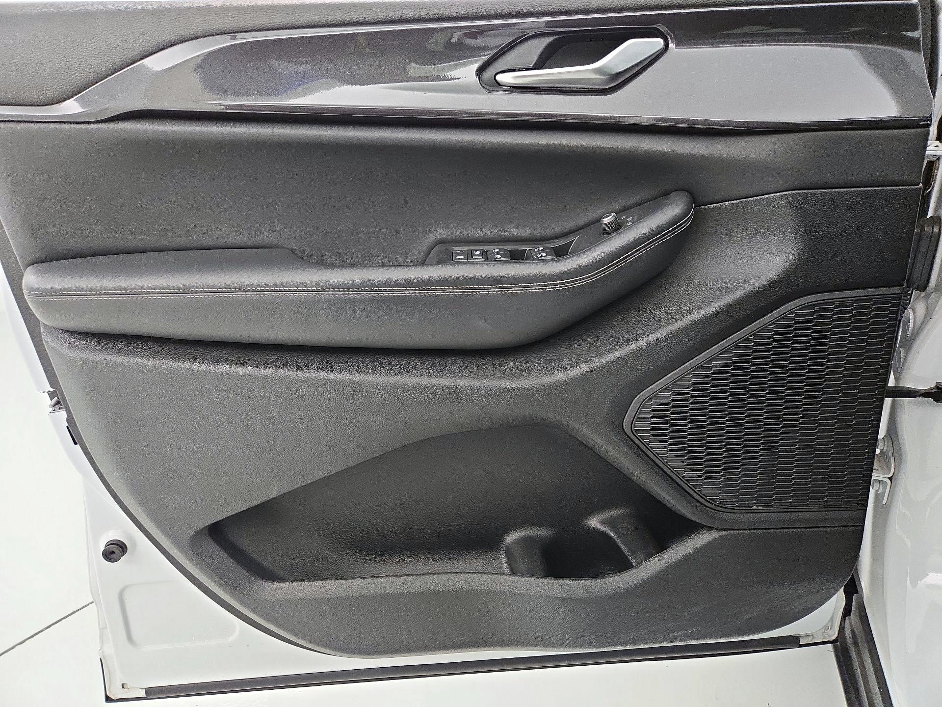 Thumbnail: 2023 Jeep Grand Cherokee - 12