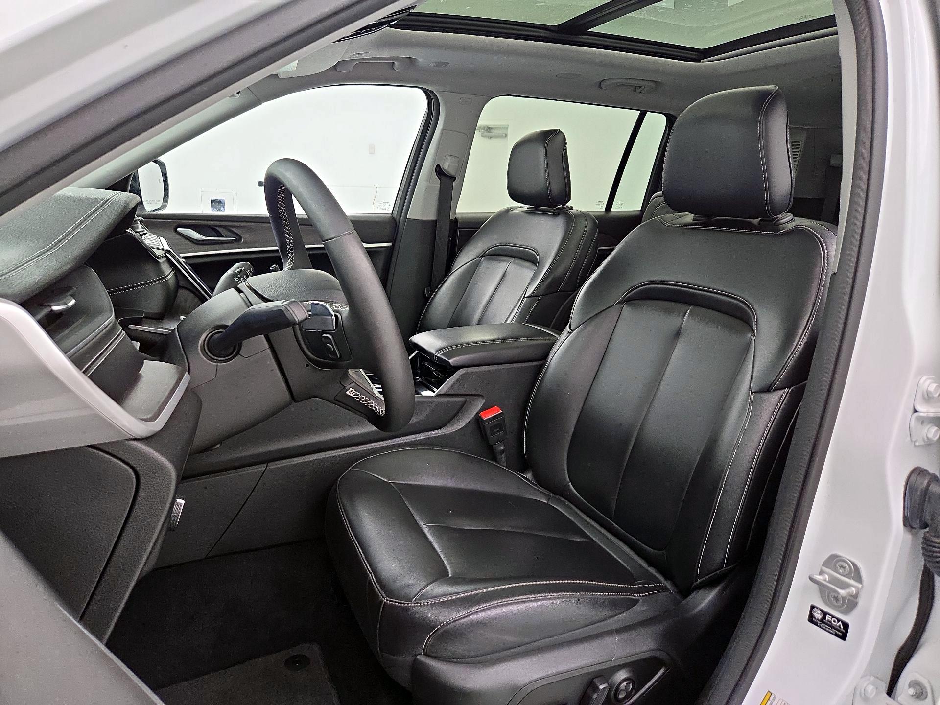 Thumbnail: 2023 Jeep Grand Cherokee L - 11