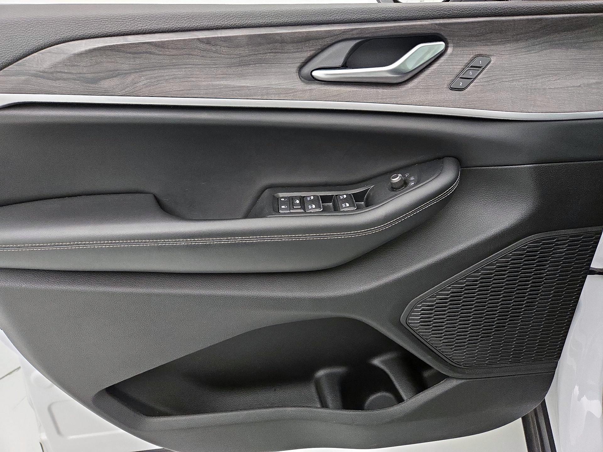 Thumbnail: 2023 Jeep Grand Cherokee L - 12