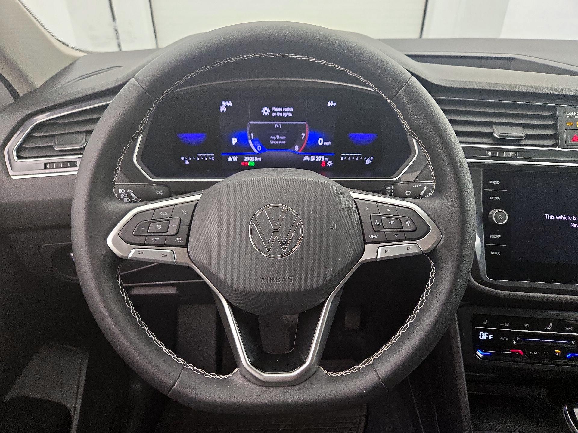 Thumbnail: 2022 Volkswagen Tiguan - 10