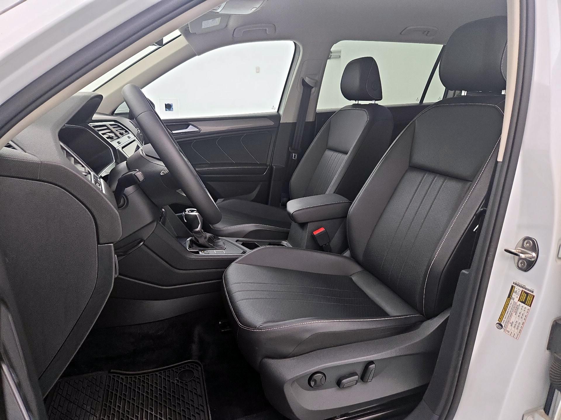Thumbnail: 2022 Volkswagen Tiguan - 11