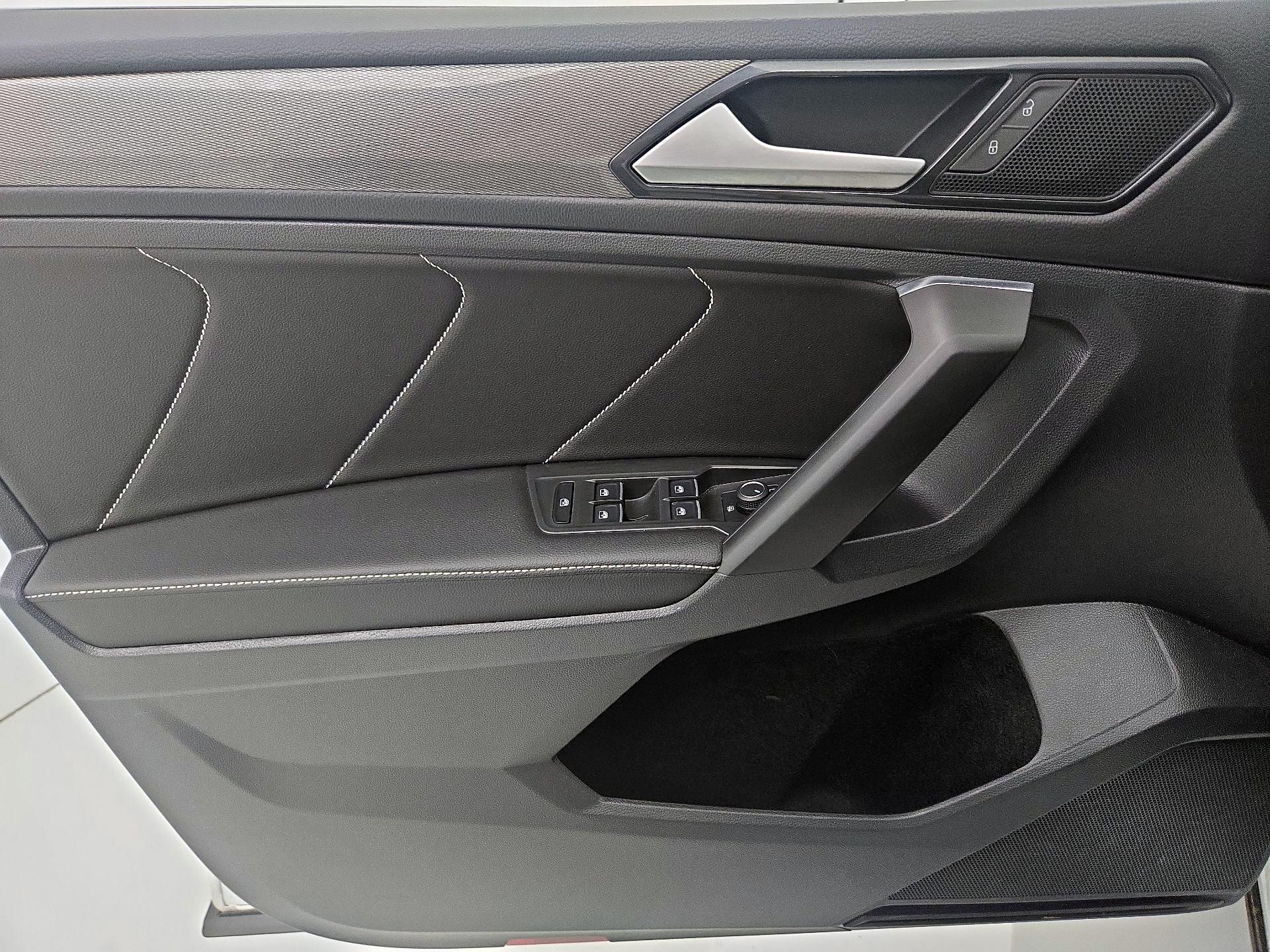 Thumbnail: 2022 Volkswagen Tiguan - 12