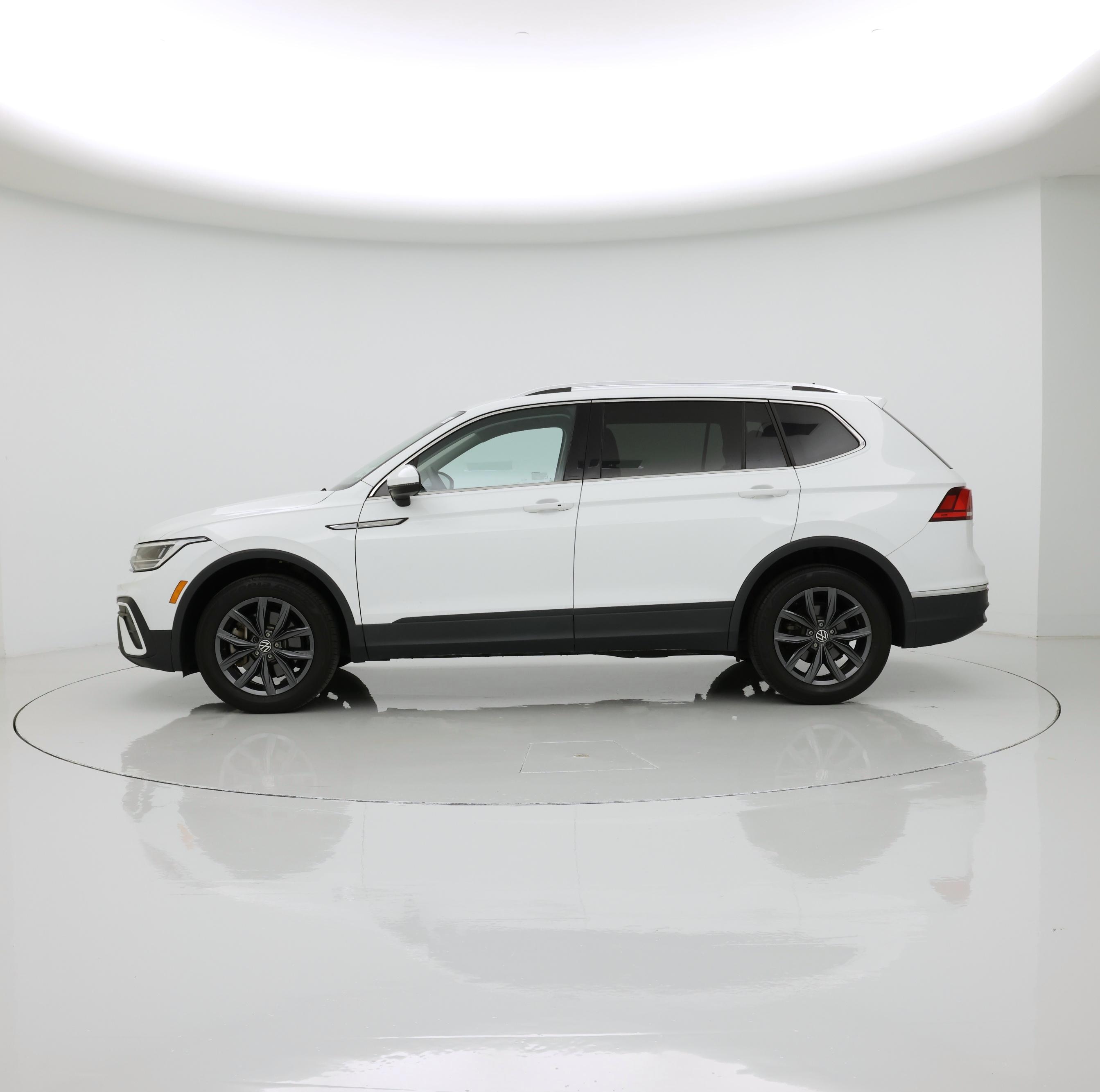 Thumbnail: 2022 Volkswagen Tiguan - 3