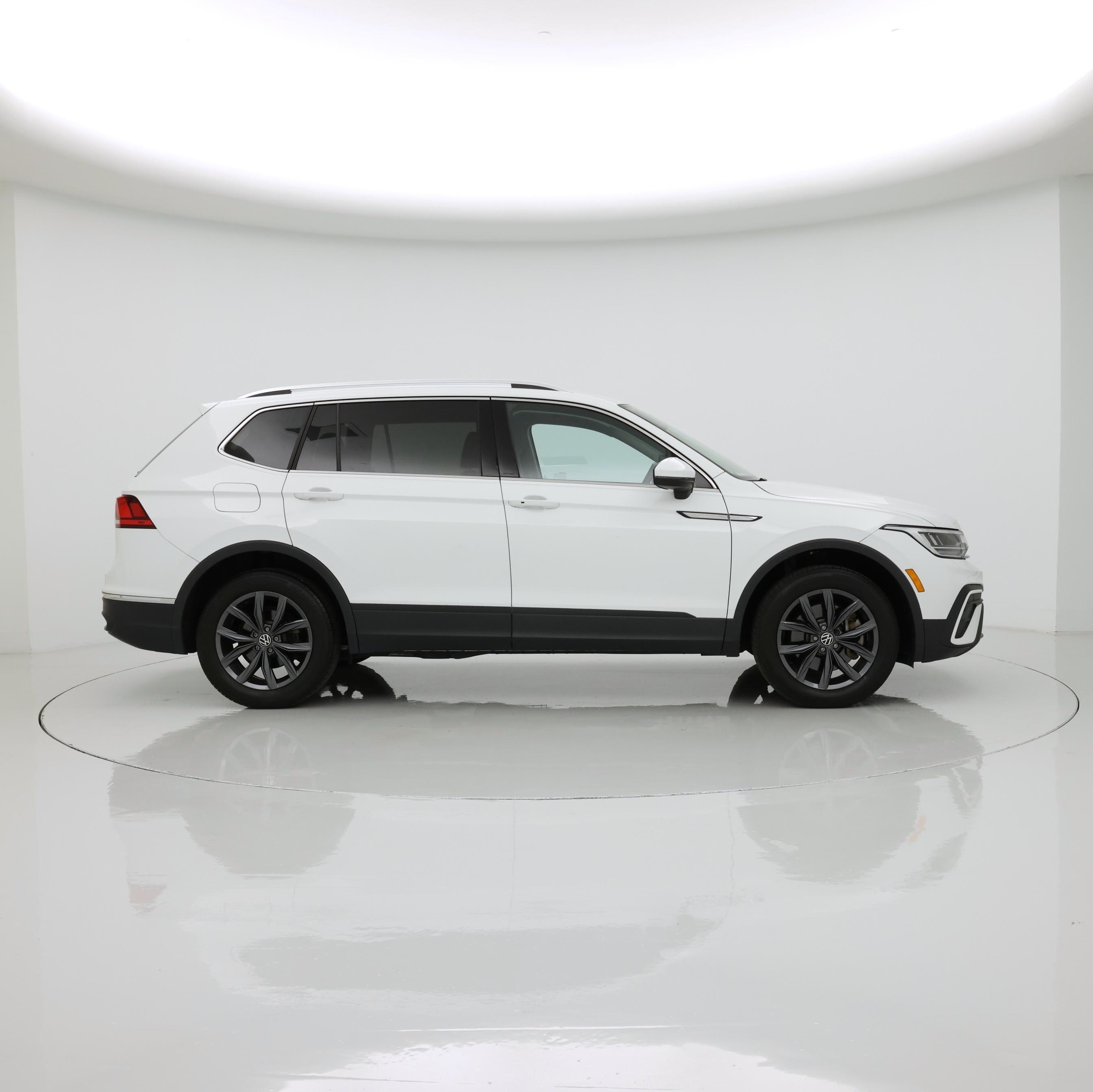 Thumbnail: 2022 Volkswagen Tiguan - 7