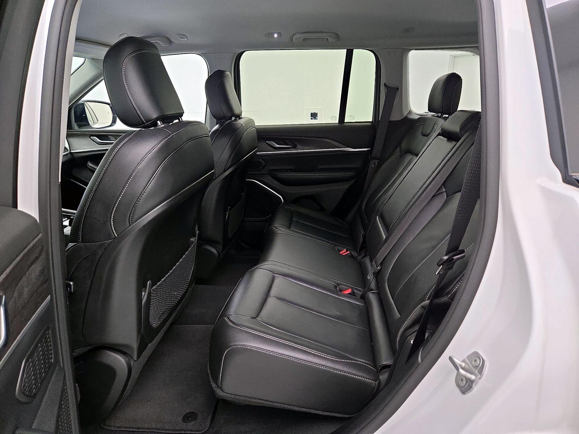 Thumbnail: 2023 Jeep Grand Cherokee - 20