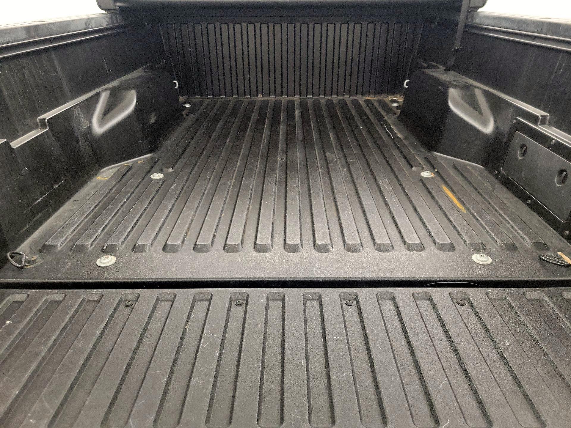 Thumbnail: 2019 Toyota Tacoma - 20