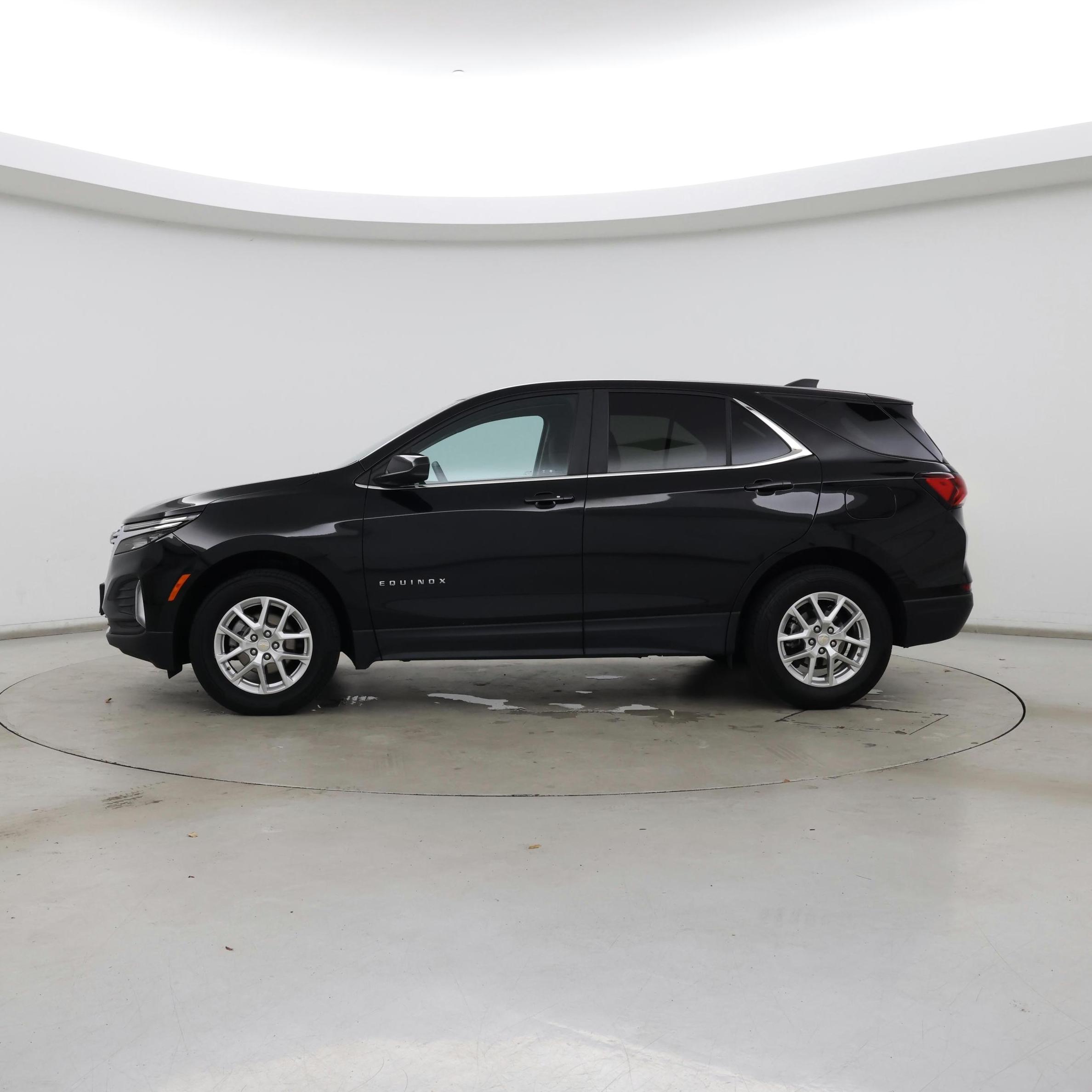 Thumbnail: 2023 Chevrolet Equinox - 3