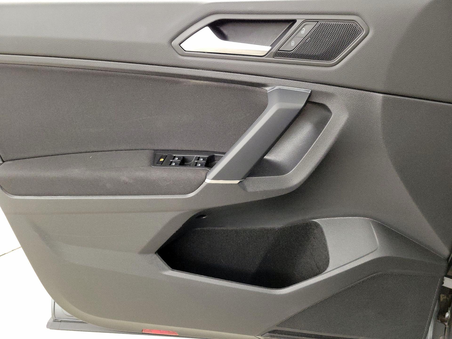 Thumbnail: 2020 Volkswagen Tiguan - 12