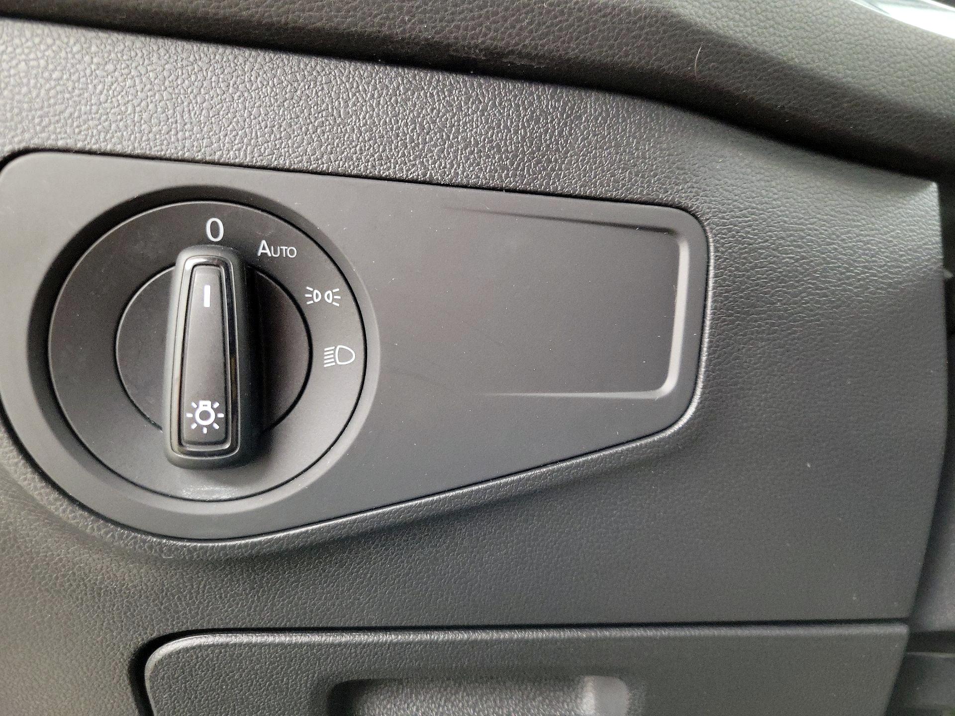 Thumbnail: 2020 Volkswagen Tiguan - 13